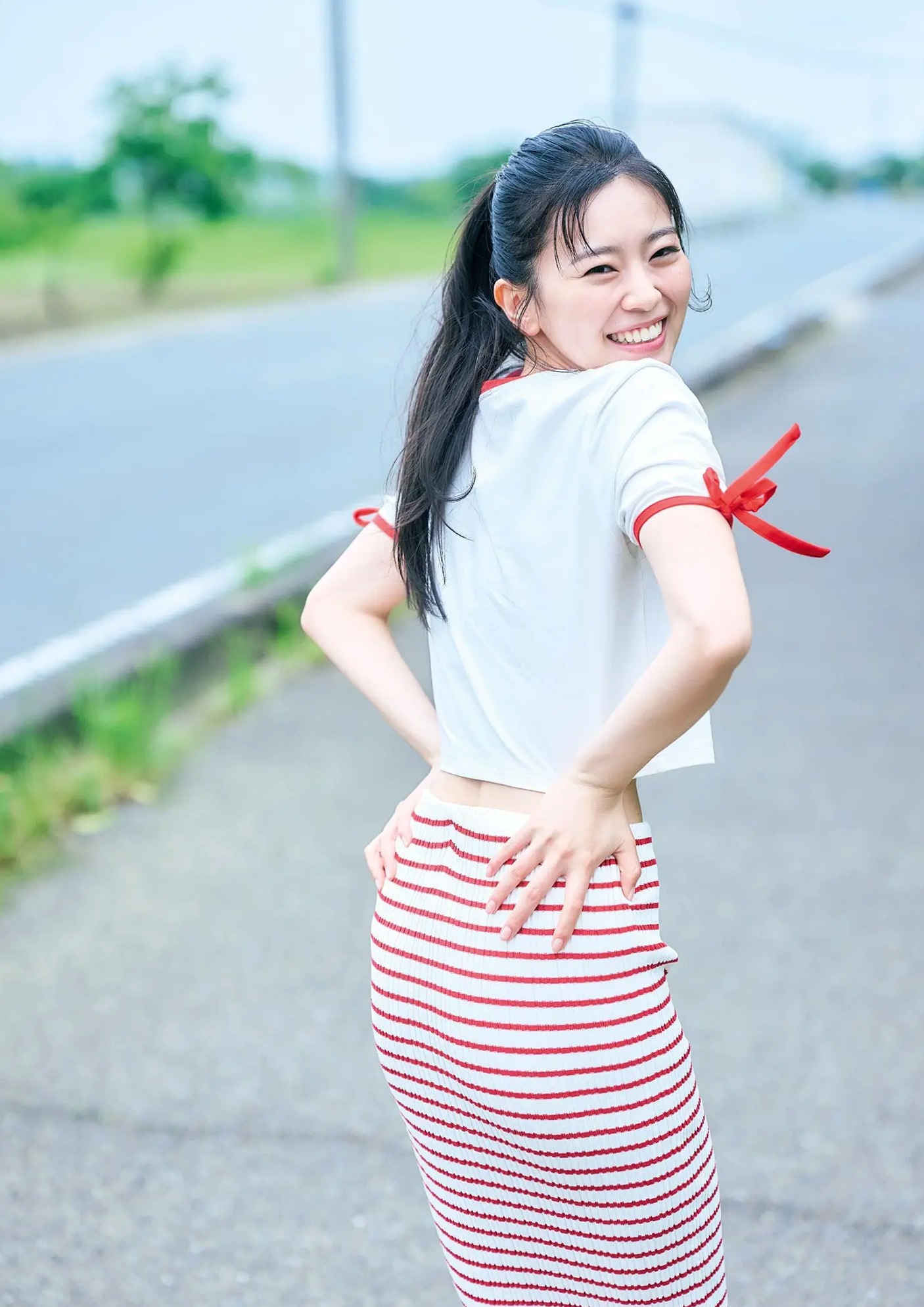 坂井仁香 - ひとかけら 户外泳池比基尼清新写真