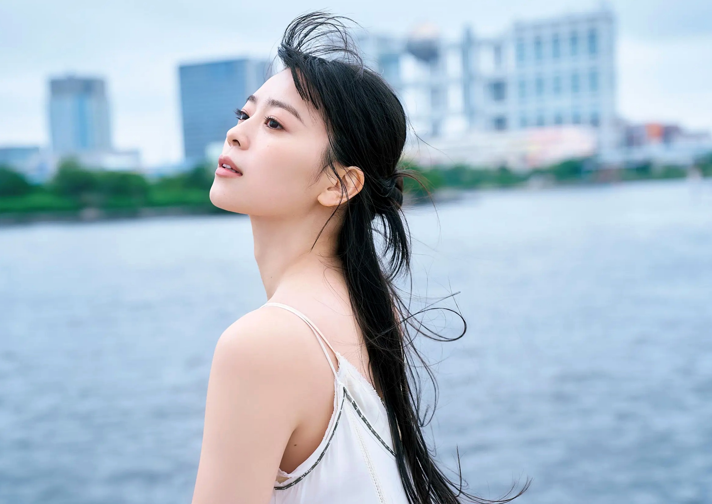 坂井仁香 - ひとかけら 户外泳池比基尼清新写真
