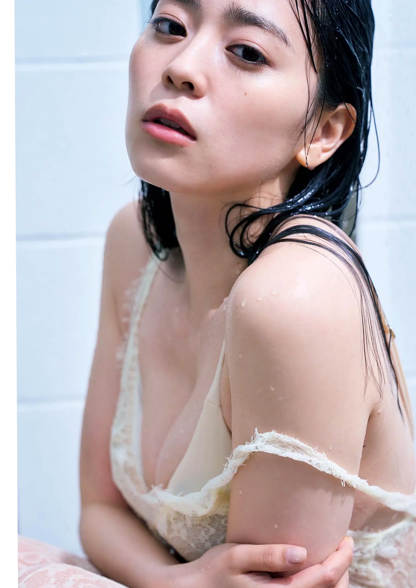 坂井仁香 - ひとかけら 户外泳池比基尼清新写真
