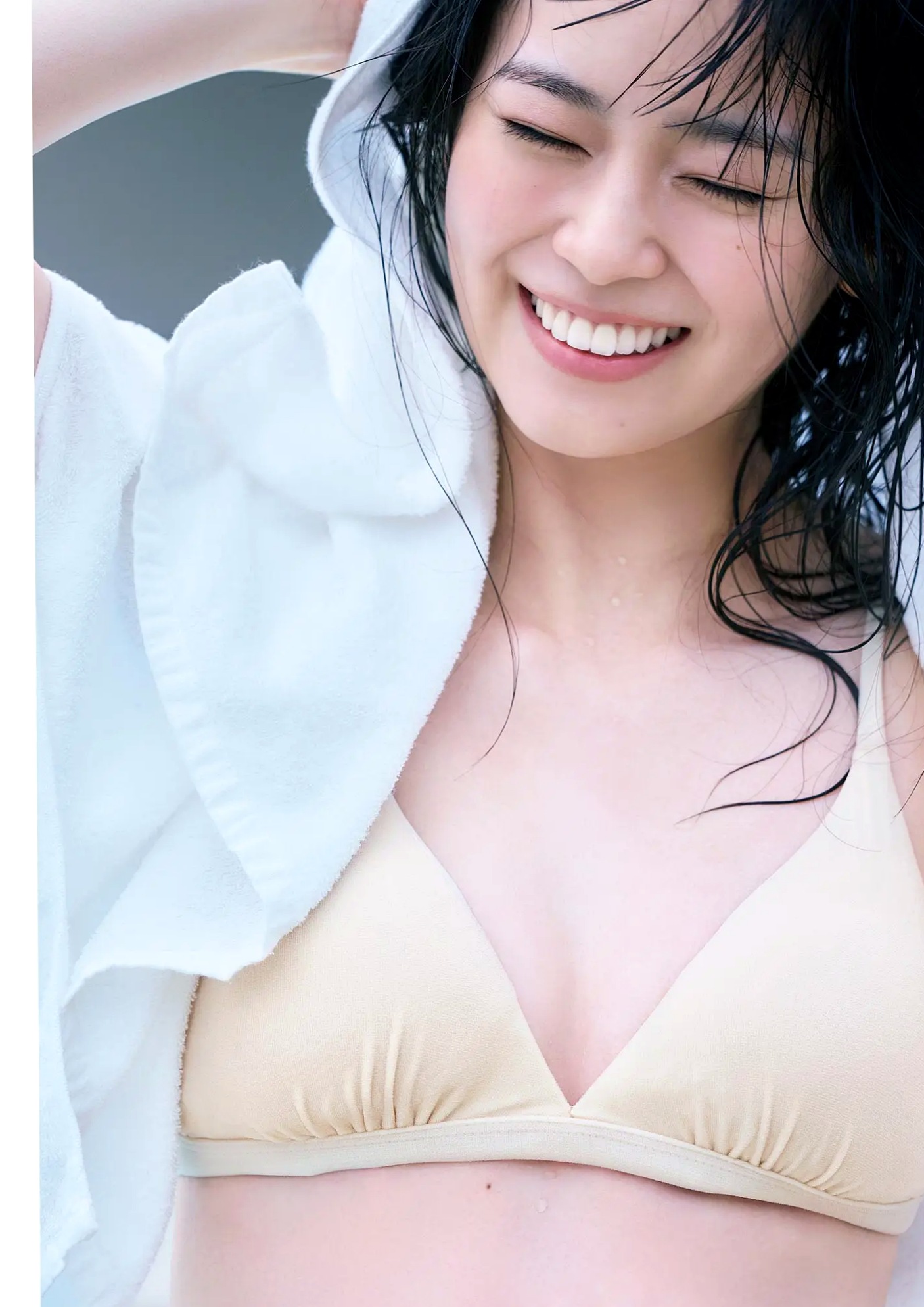 坂井仁香 - ひとかけら 户外泳池比基尼清新写真