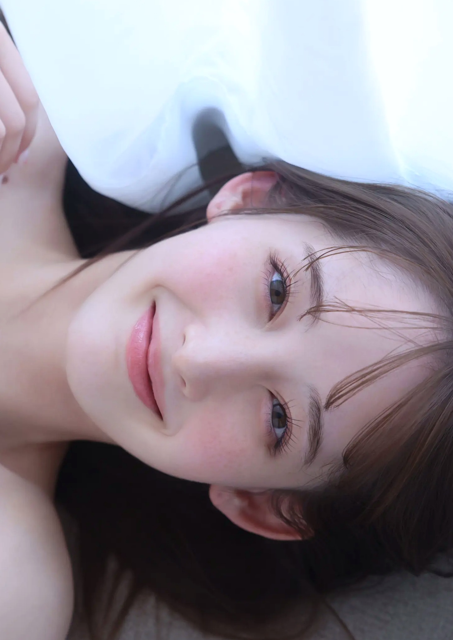 菜那セシル《淡く、ほのかに。》日本美少女户外薄纱与浴室比基尼写真