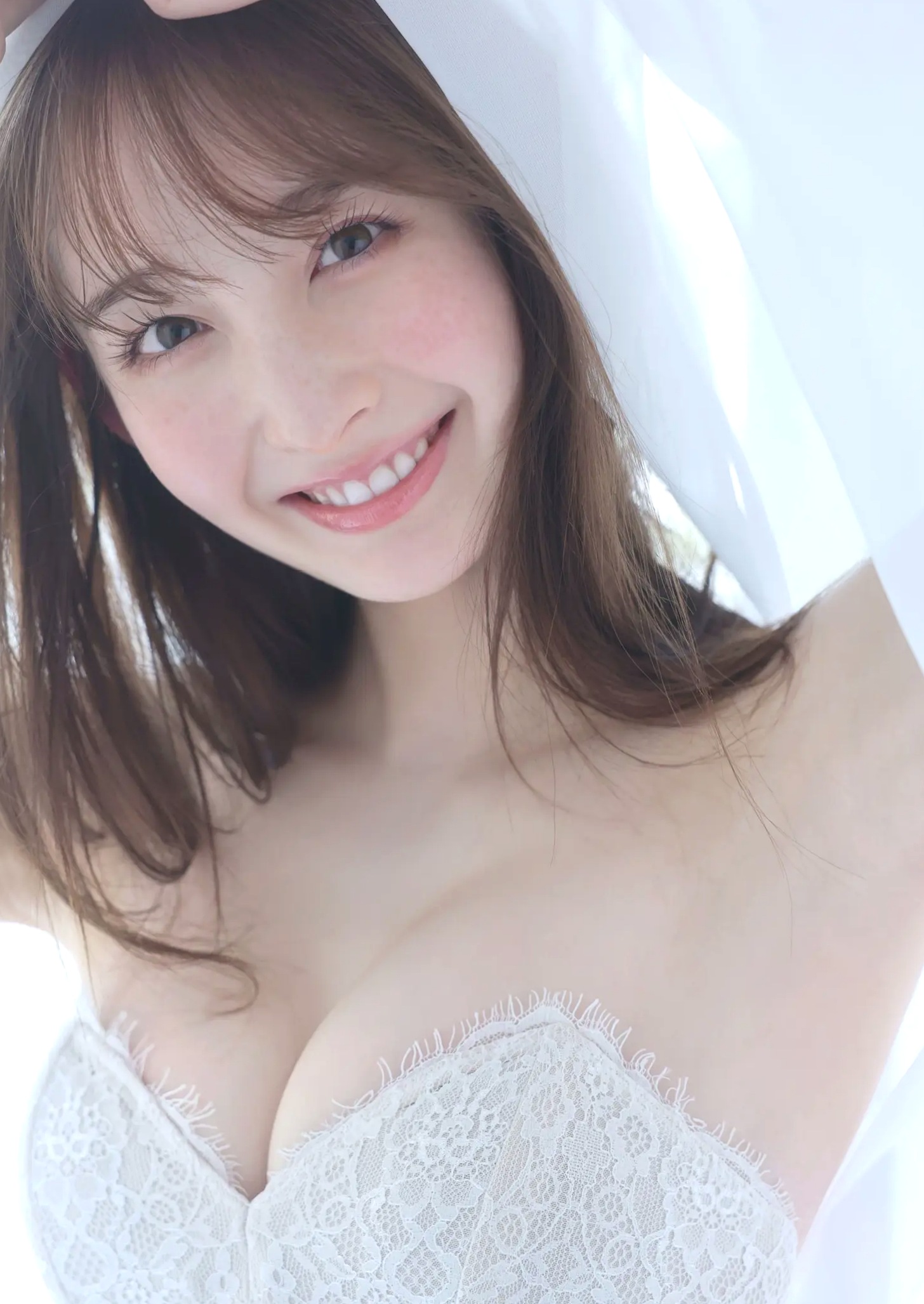 菜那セシル《淡く、ほのかに。》日本美少女户外薄纱与浴室比基尼写真