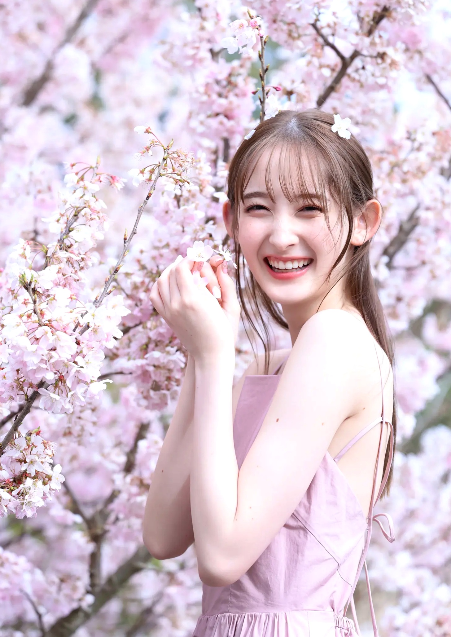 菜那セシル《淡く、ほのかに。》日本美少女户外薄纱与浴室比基尼写真