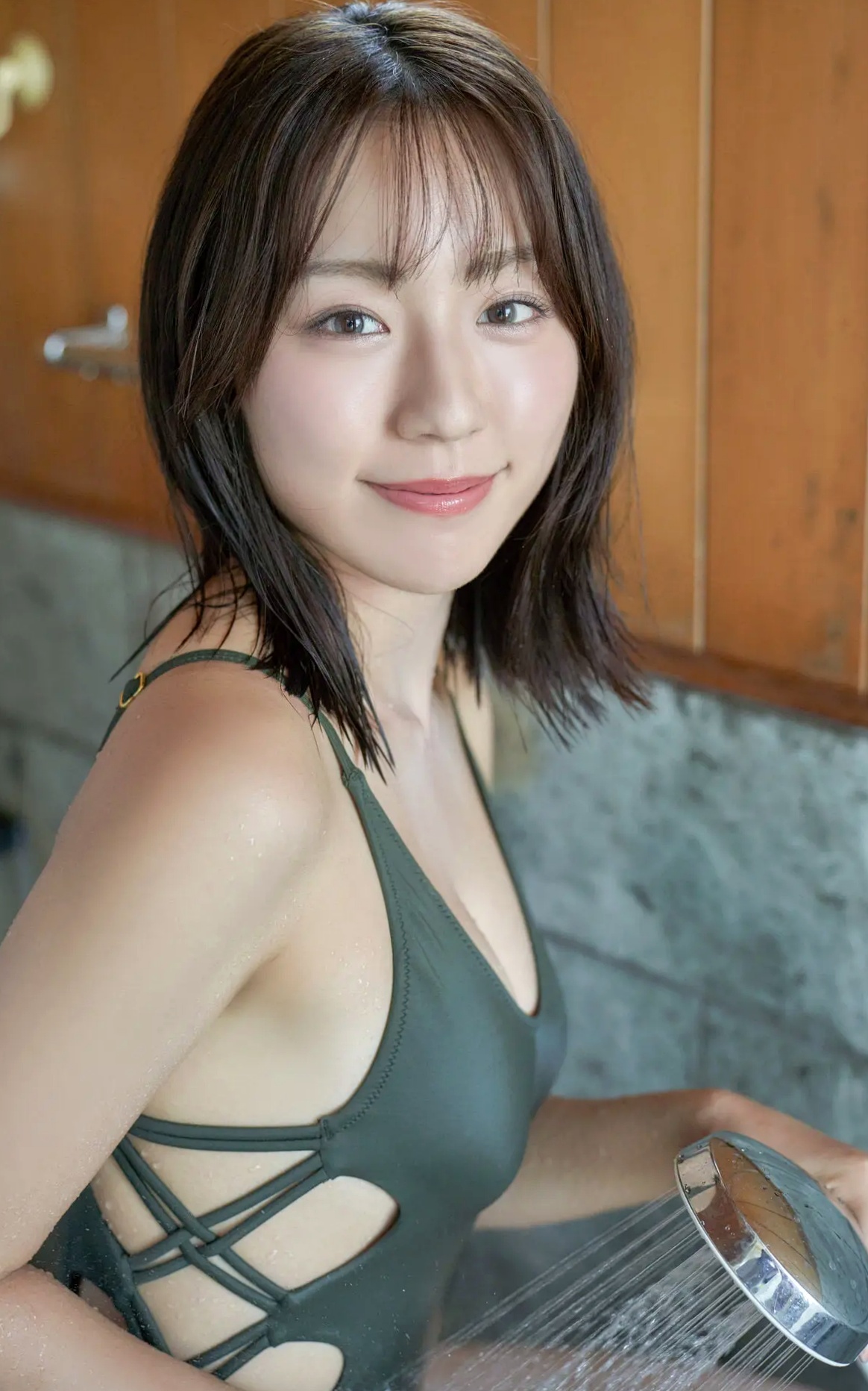 井手美希 - Kiss You 日本清纯美少女性感比基尼泳池写真