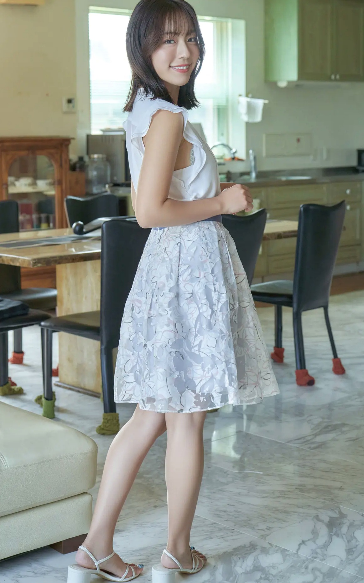 井手美希 - Kiss You 日本清纯美少女性感比基尼泳池写真