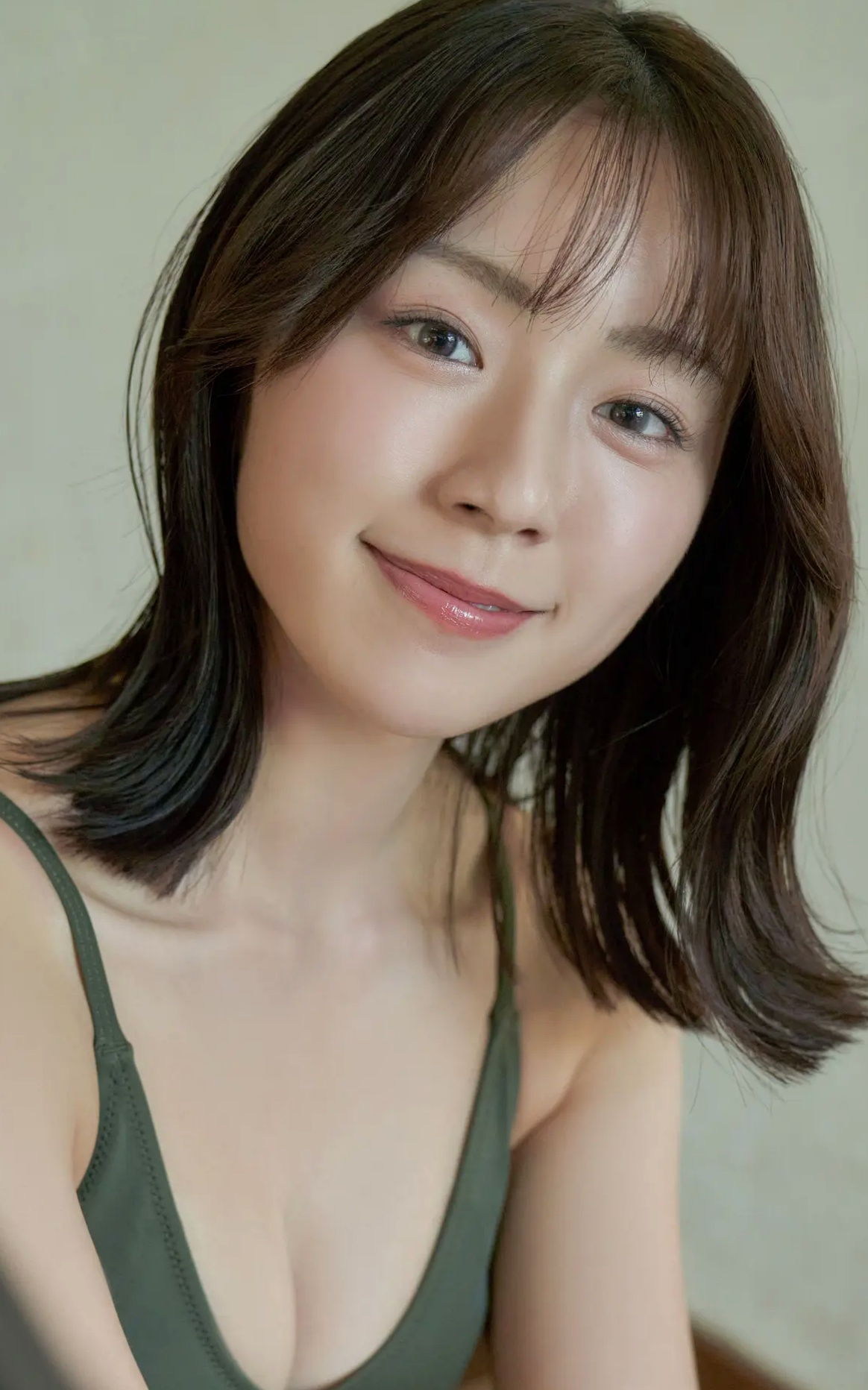井手美希 - Kiss You 日本清纯美少女性感比基尼泳池写真