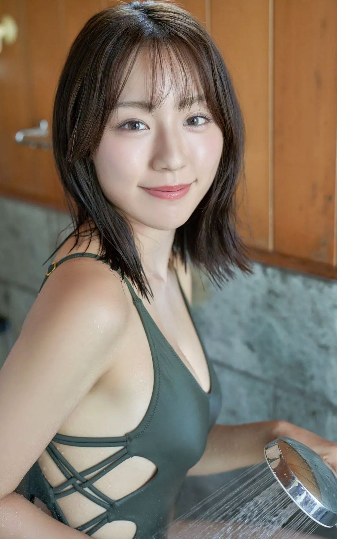 井手美希 - Kiss You 日本清纯美少女性感比基尼泳池写真