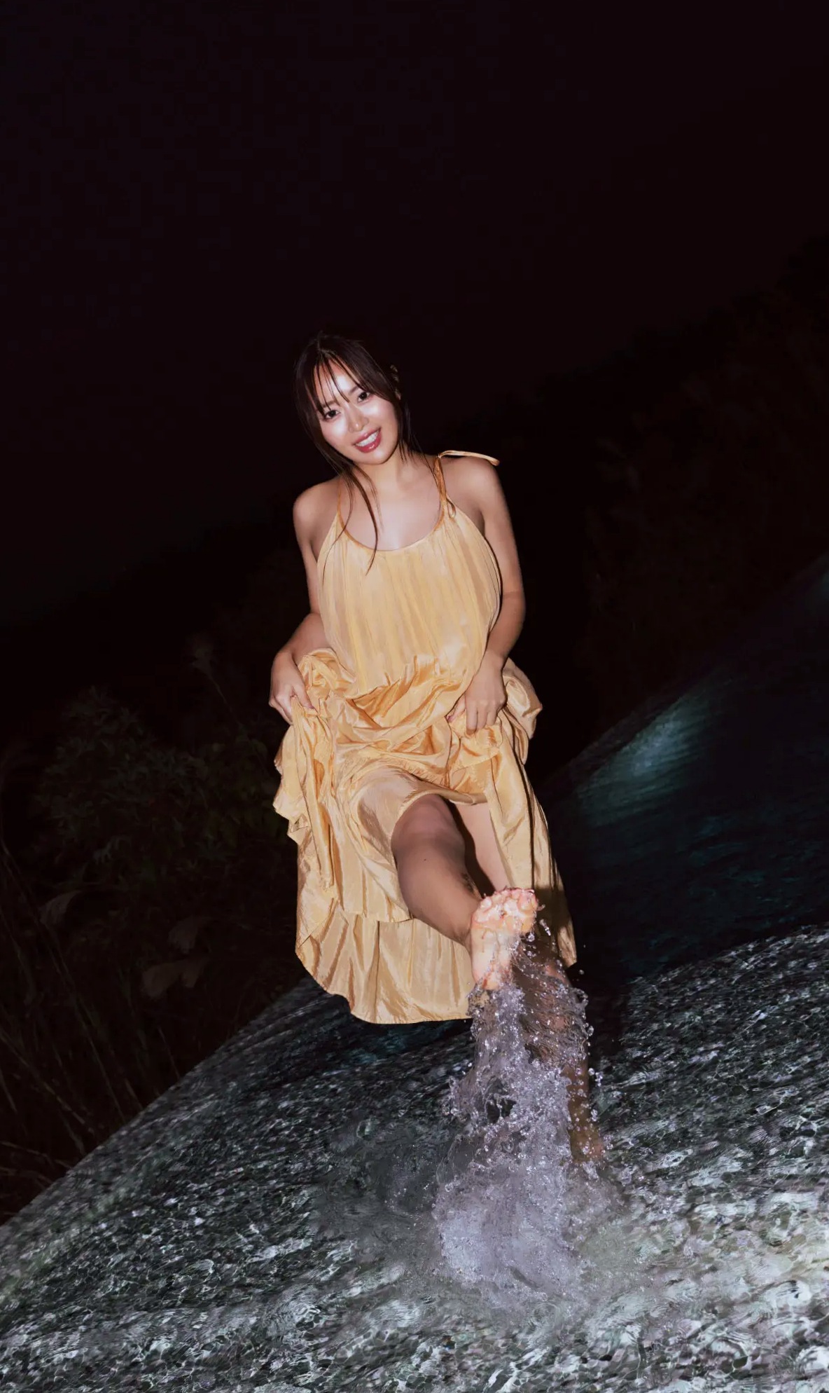 井口裕香 - MORE MORE MORE -Another Side- 海边比基尼与泳池湿身性感写真