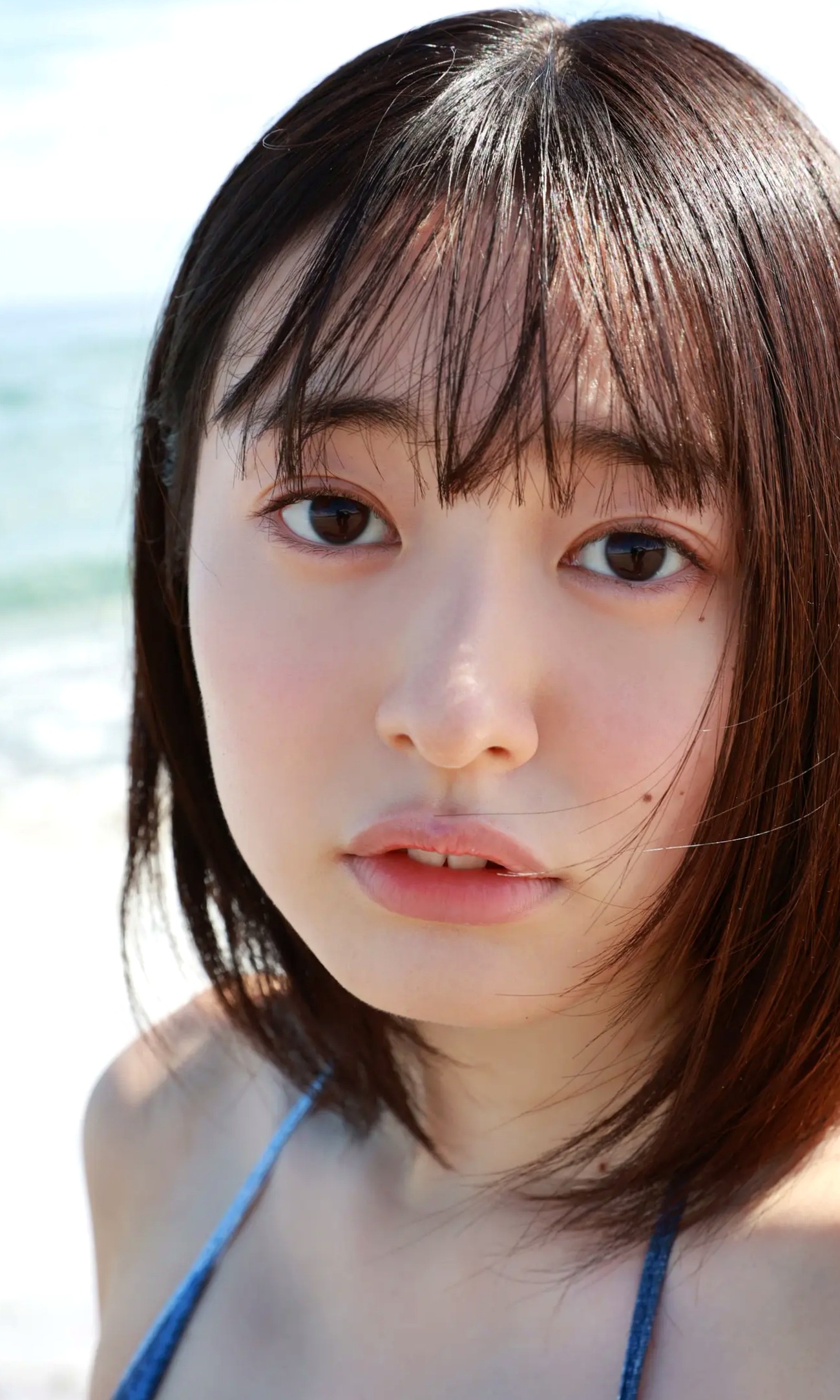 白濱美兎 - なぁぜなぁぜ? 日本清纯美少女泳池比基尼与湿身浴室写真