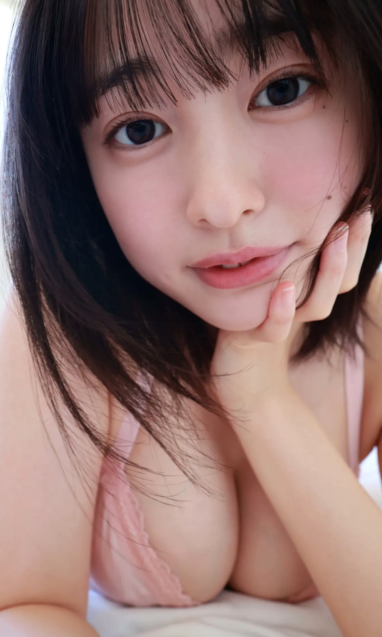 白濱美兎 - なぁぜなぁぜ? 日本清纯美少女泳池比基尼与湿身浴室写真