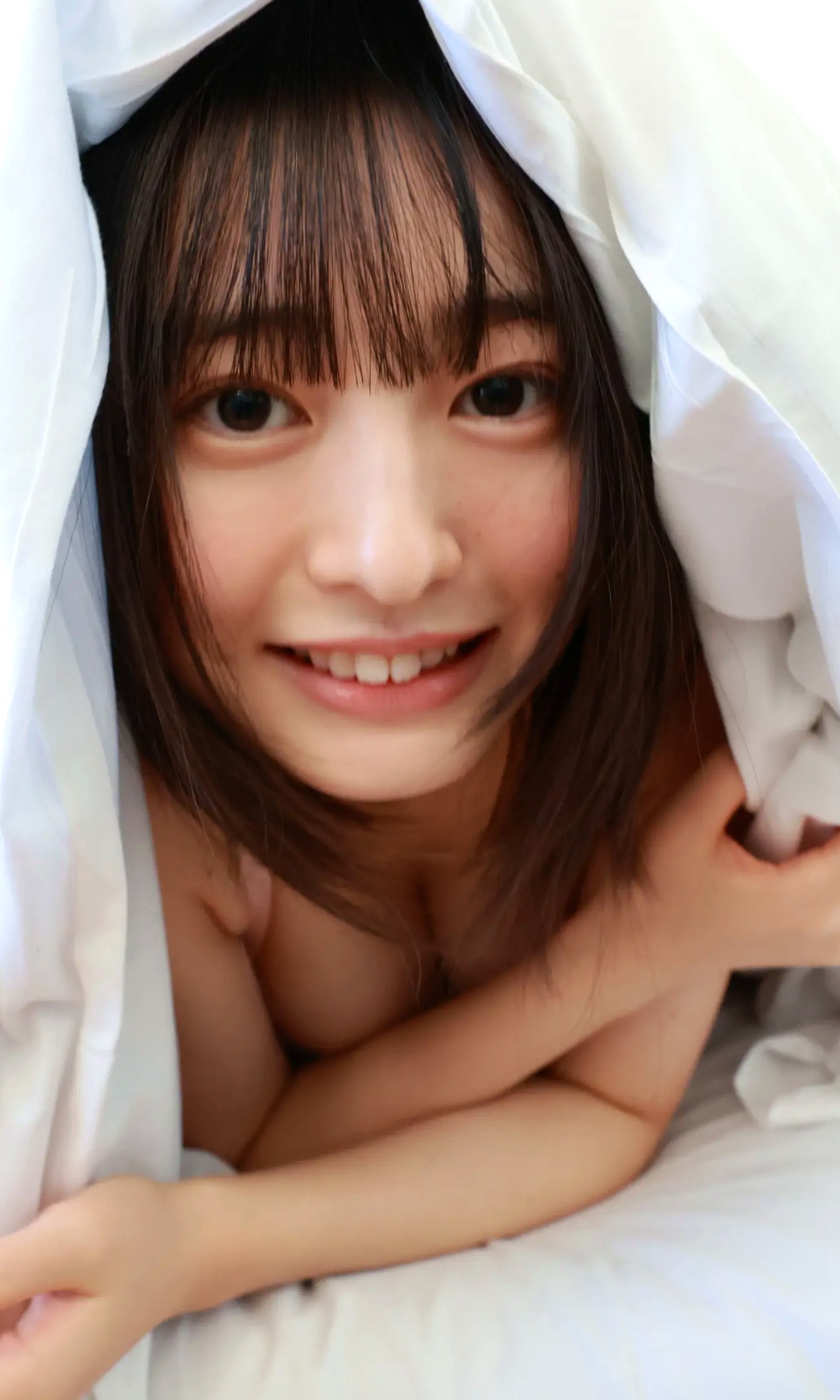 白濱美兎 - なぁぜなぁぜ? 日本清纯美少女泳池比基尼与湿身浴室写真