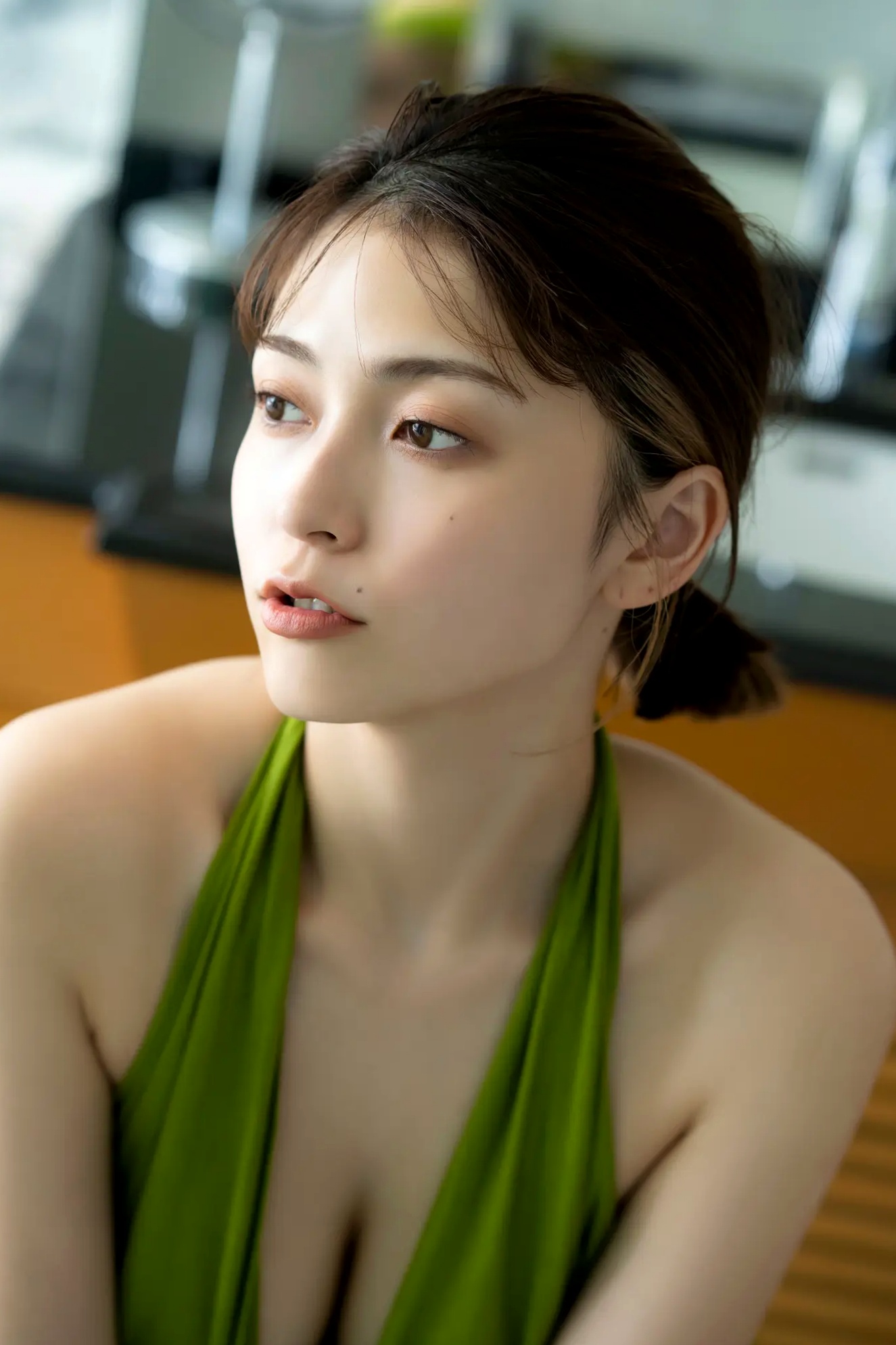 櫻井音乃 - 阳光彩虹比基尼与黑色高叉泳装性感写真 极品美胸诱惑