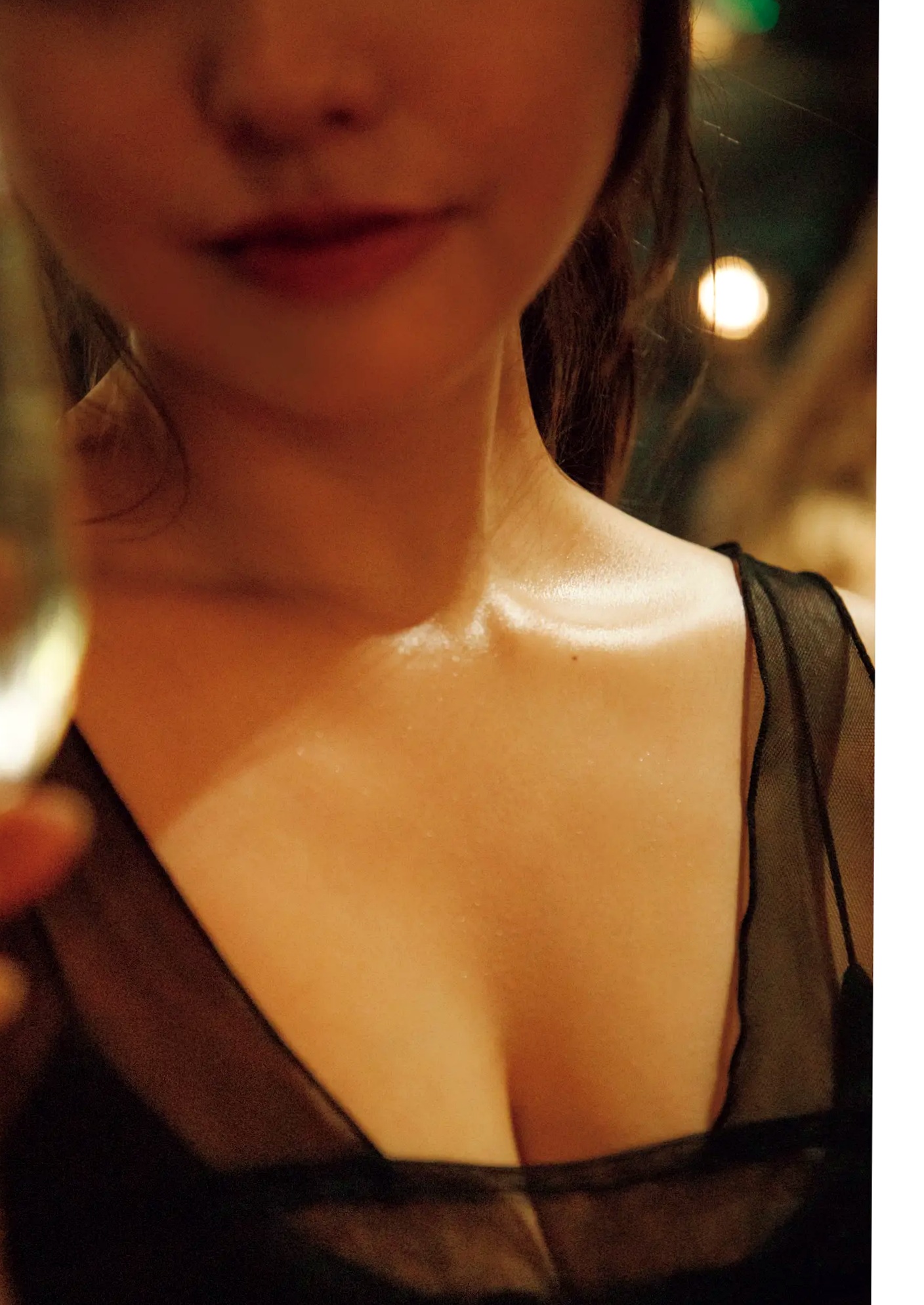 《本郷柚巴 - いつのまに、》日本性感写真 湿身诱惑与户外丰满美姿