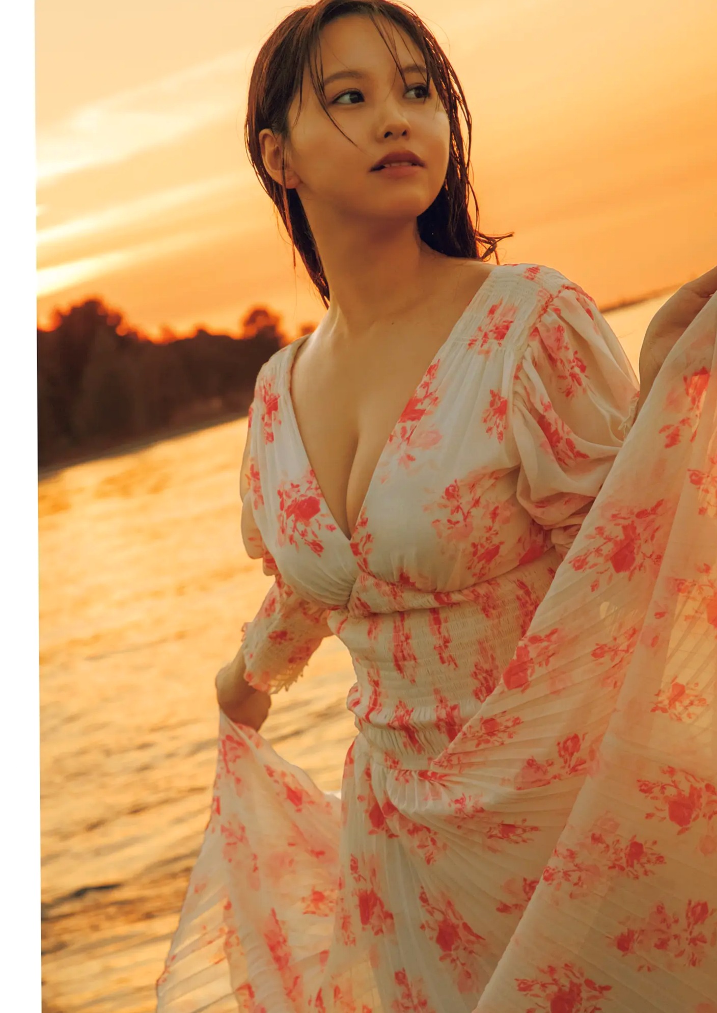 《本郷柚巴 - いつのまに、》日本性感写真 湿身诱惑与户外丰满美姿