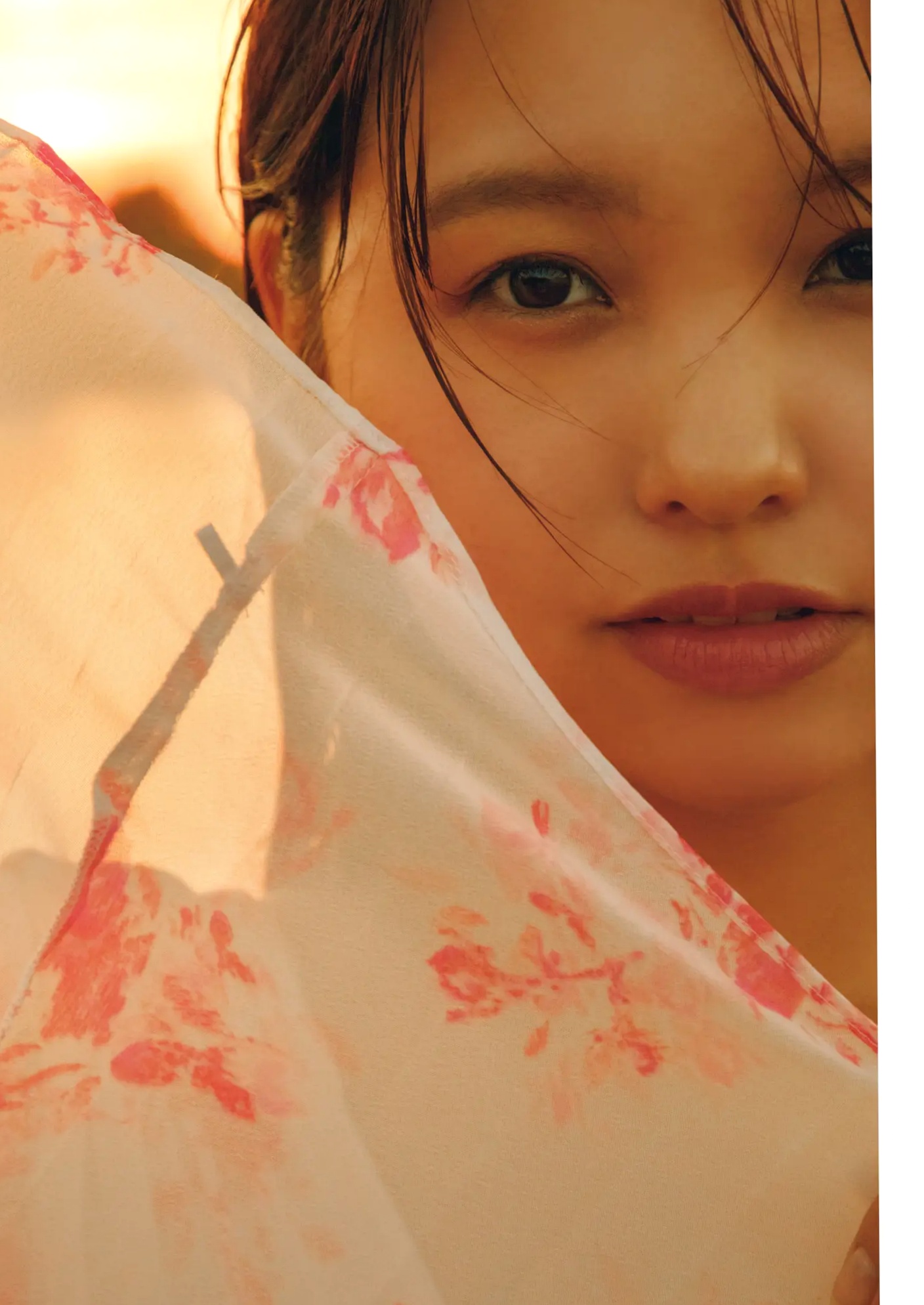 《本郷柚巴 - いつのまに、》日本性感写真 湿身诱惑与户外丰满美姿