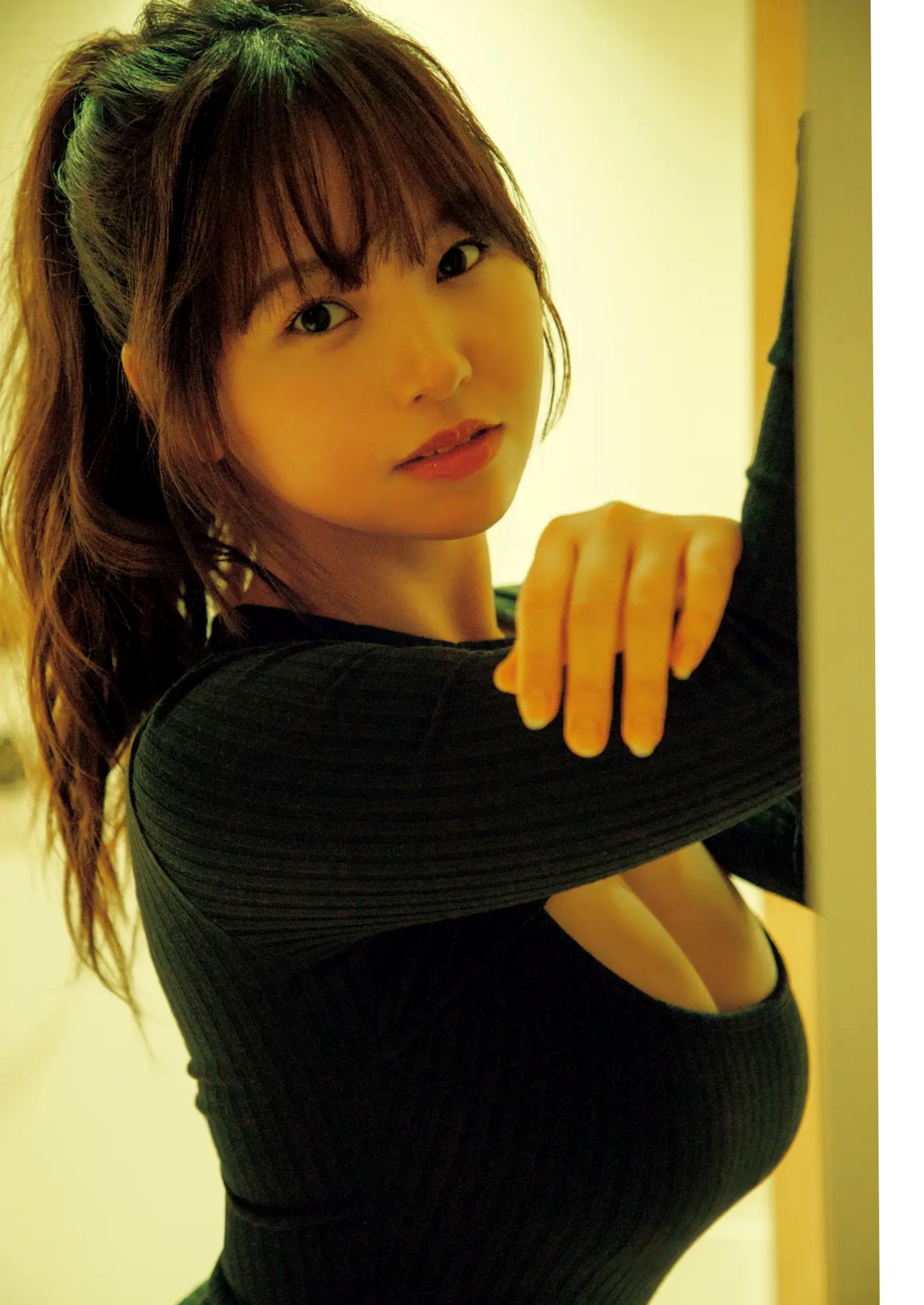 《本郷柚巴 - いつのまに、》日本性感写真 湿身诱惑与户外丰满美姿