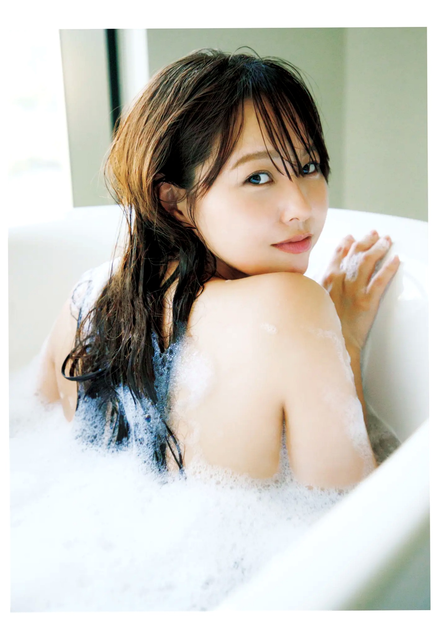 《本郷柚巴 - いつのまに、》日本性感写真 湿身诱惑与户外丰满美姿