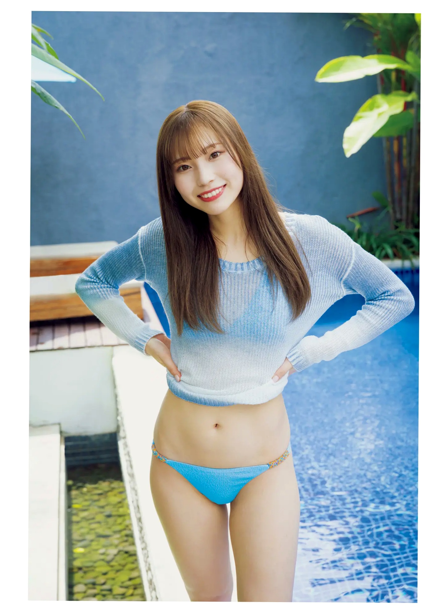 川越紗彩 - なんとかなるなる 户外泳池与清凉内衣私房写真