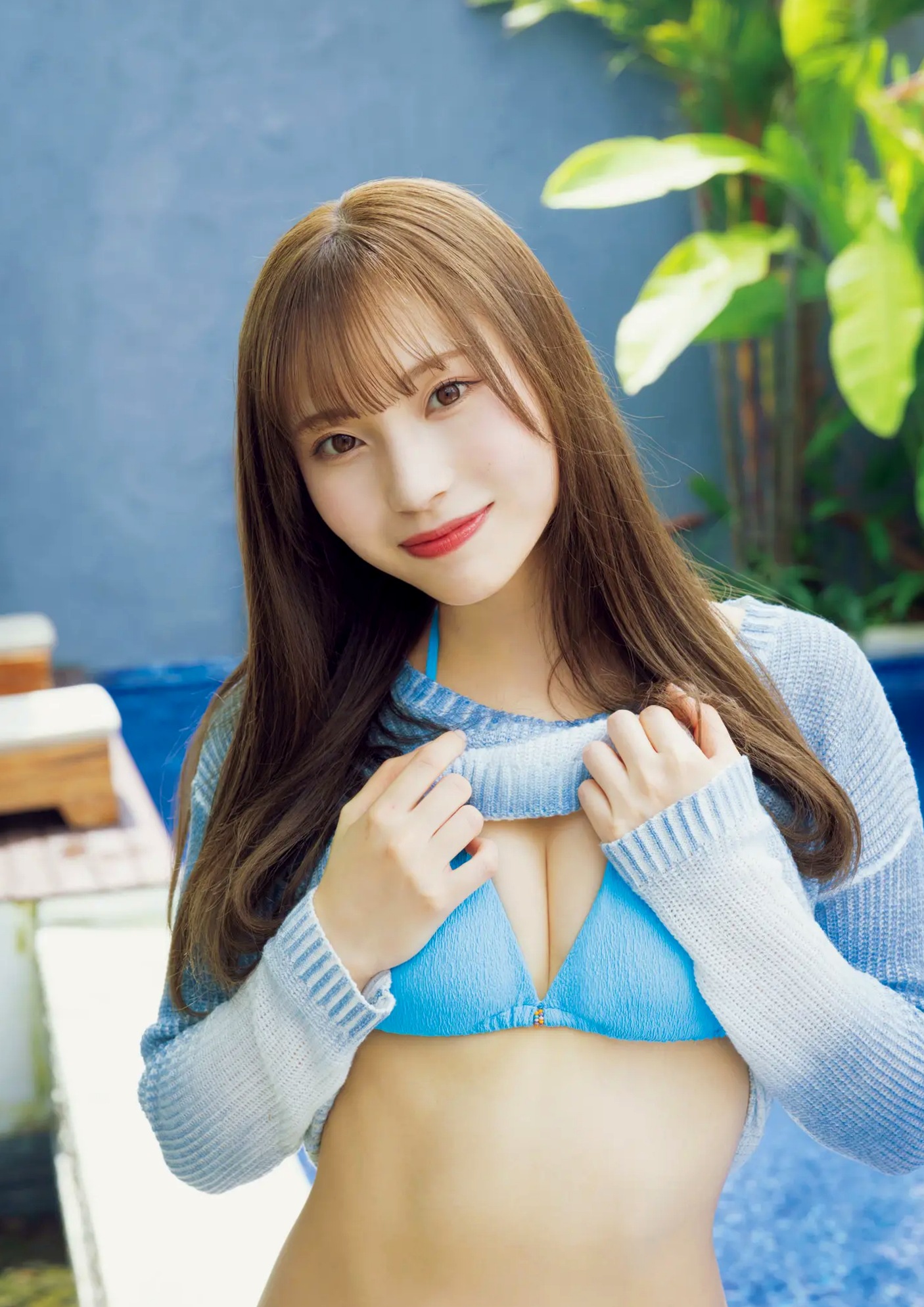 川越紗彩 - なんとかなるなる 户外泳池与清凉内衣私房写真