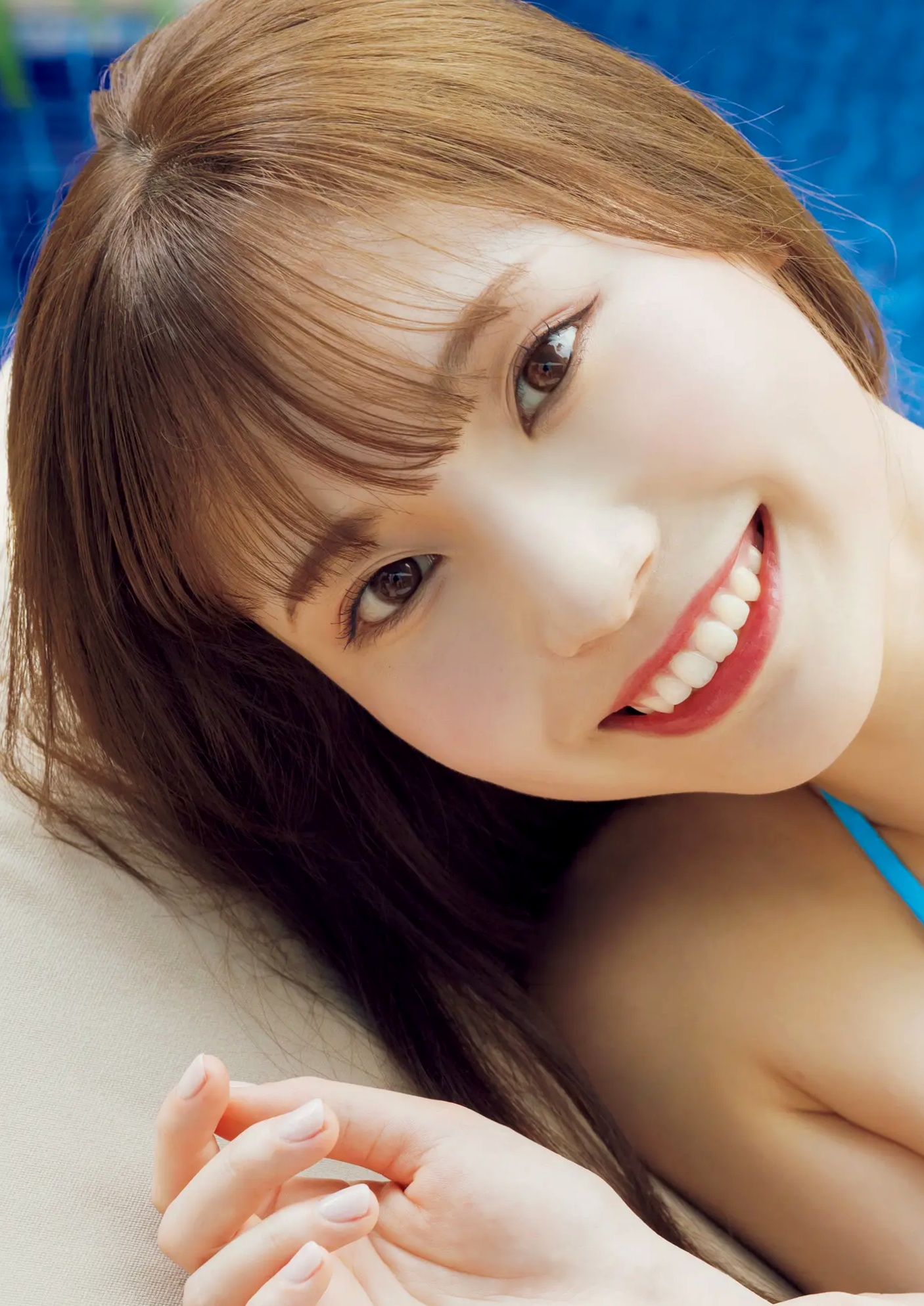 川越紗彩 - なんとかなるなる 户外泳池与清凉内衣私房写真