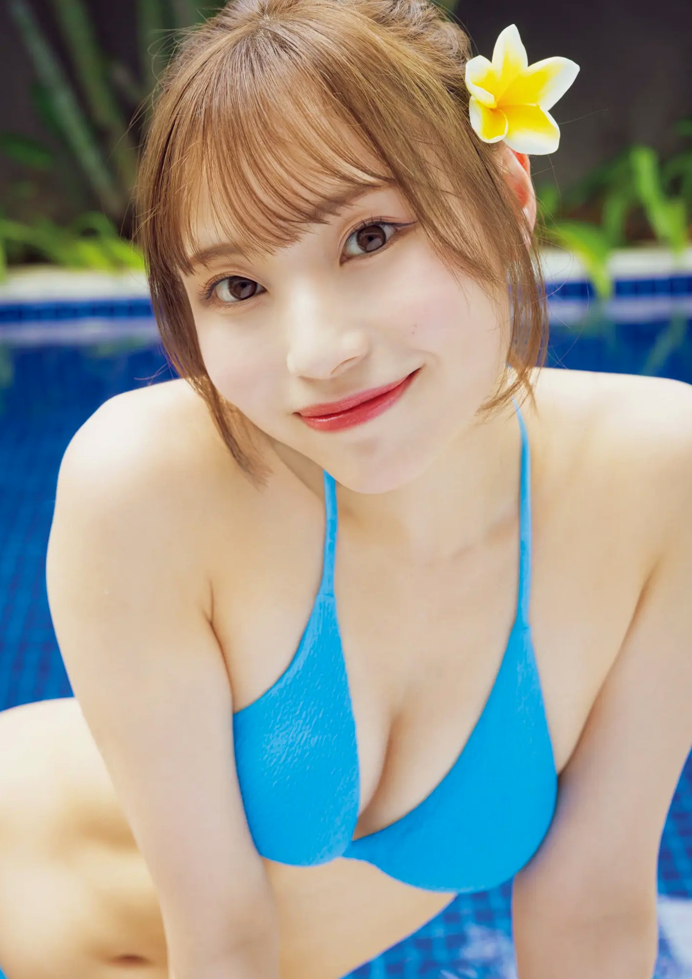 川越紗彩 - なんとかなるなる 户外泳池与清凉内衣私房写真