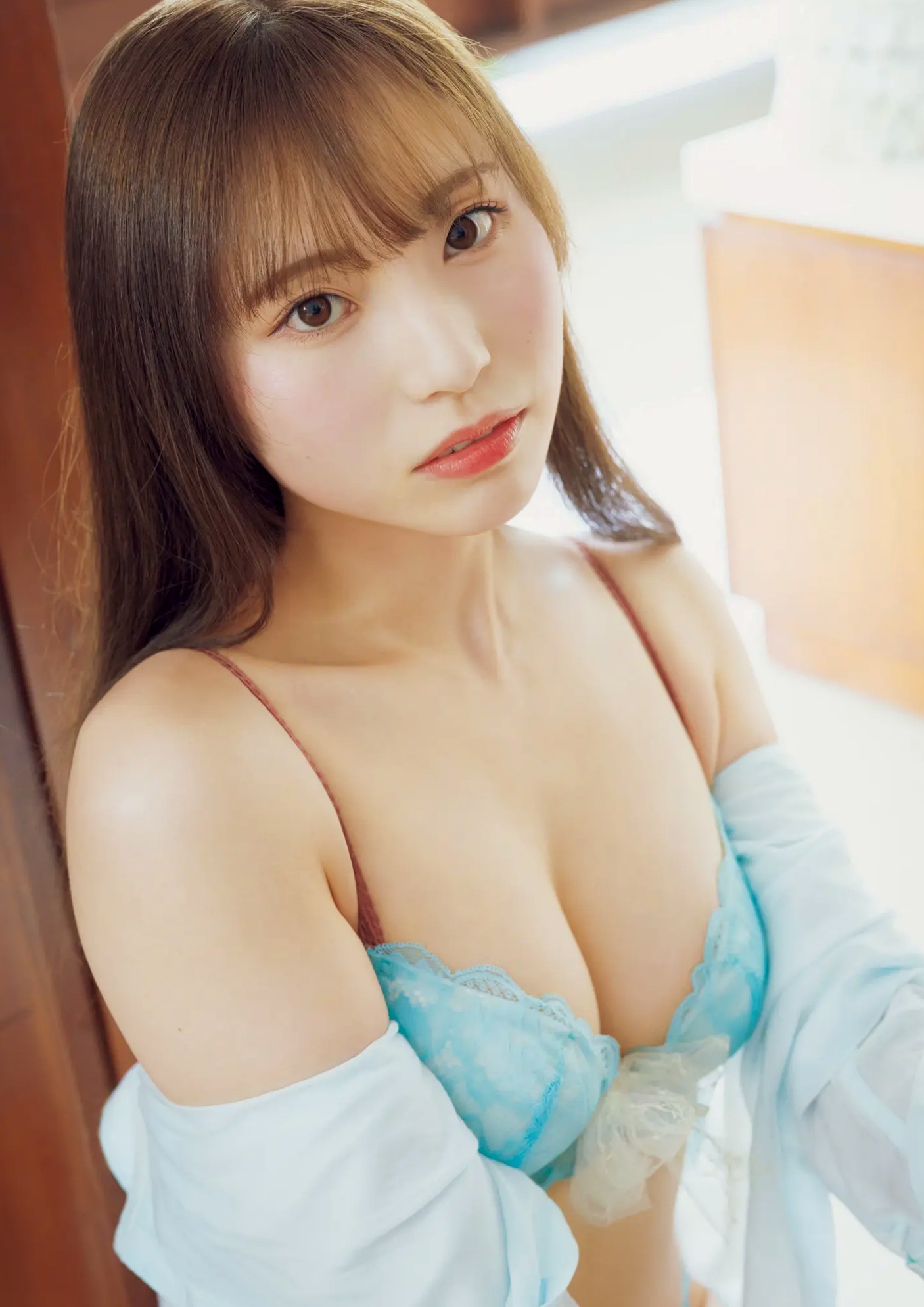 川越紗彩 - なんとかなるなる 户外泳池与清凉内衣私房写真