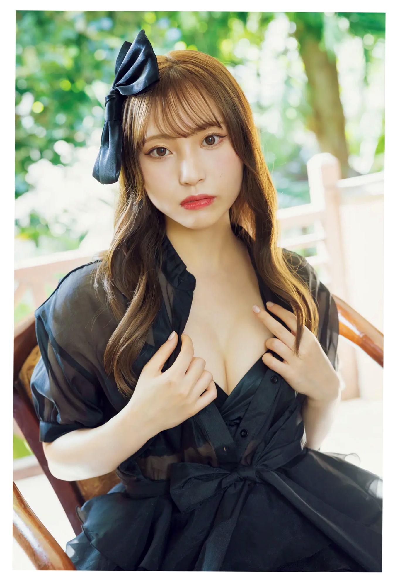 川越紗彩 - なんとかなるなる 户外泳池与清凉内衣私房写真