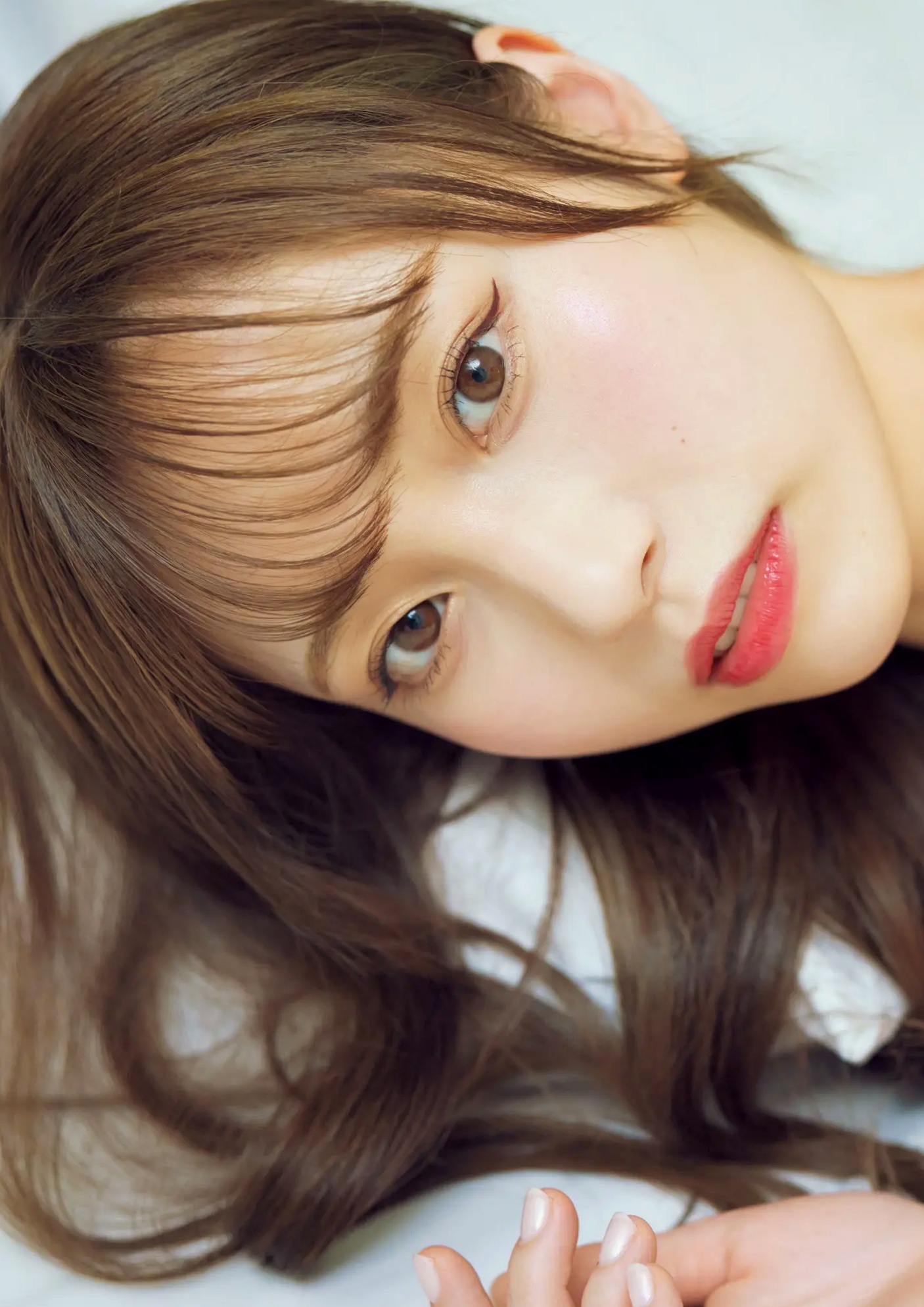 川越紗彩 - なんとかなるなる 户外泳池与清凉内衣私房写真