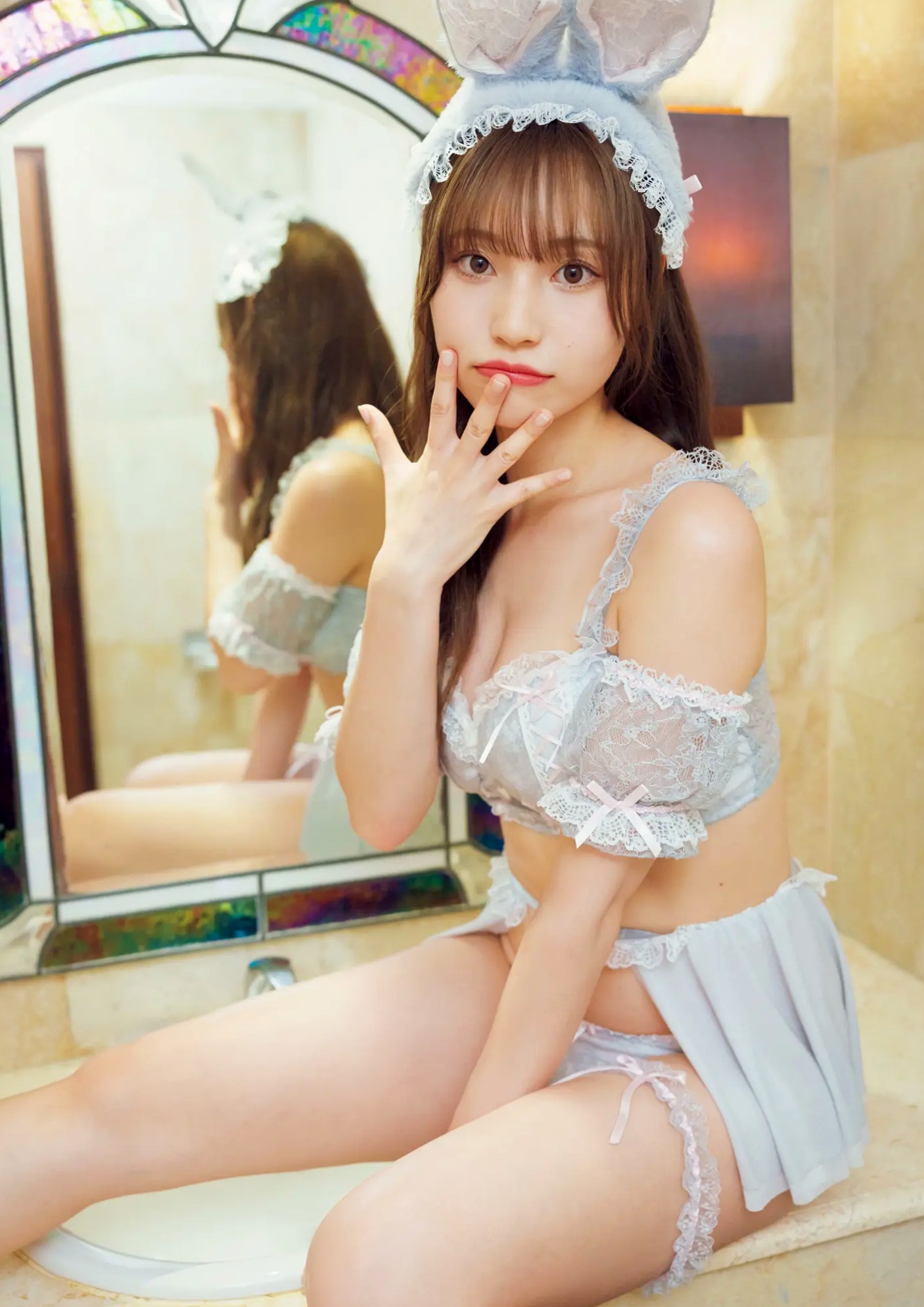 川越紗彩 - なんとかなるなる 户外泳池与清凉内衣私房写真