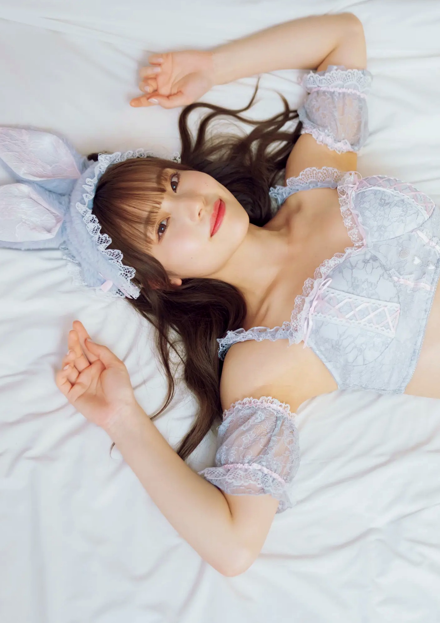 川越紗彩 - なんとかなるなる 户外泳池与清凉内衣私房写真