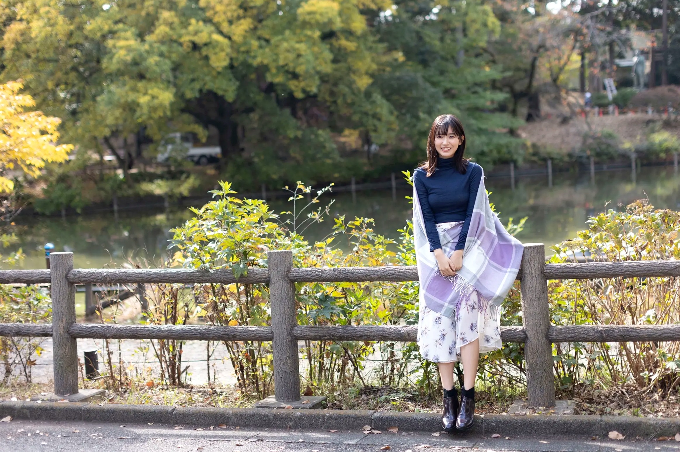 志田音々 - 泳池性感吊带与居家私房写真《大人びたキミが眩しくて》