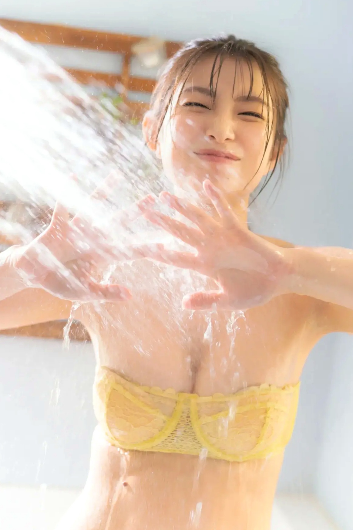 益田恵里菜《relax》居家性感内衣与海边沙滩写真