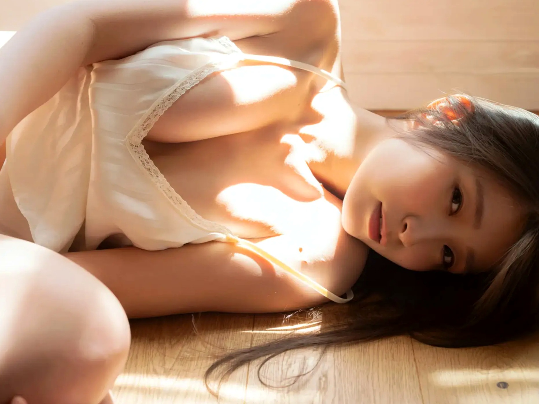 益田恵里菜《relax》居家性感内衣与海边沙滩写真