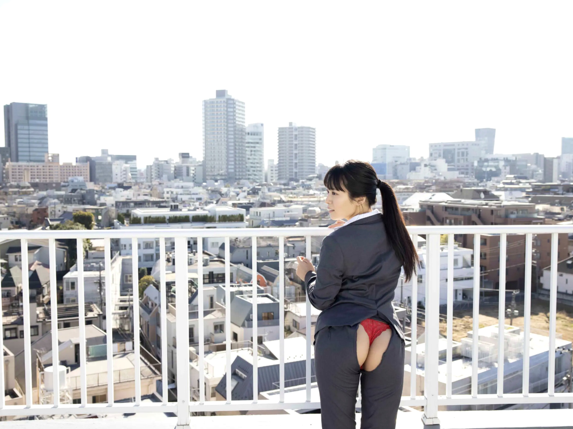 東雲うみ - 商社OL破れちゃった 日本性感女神东云海火辣私房内衣美臀写真