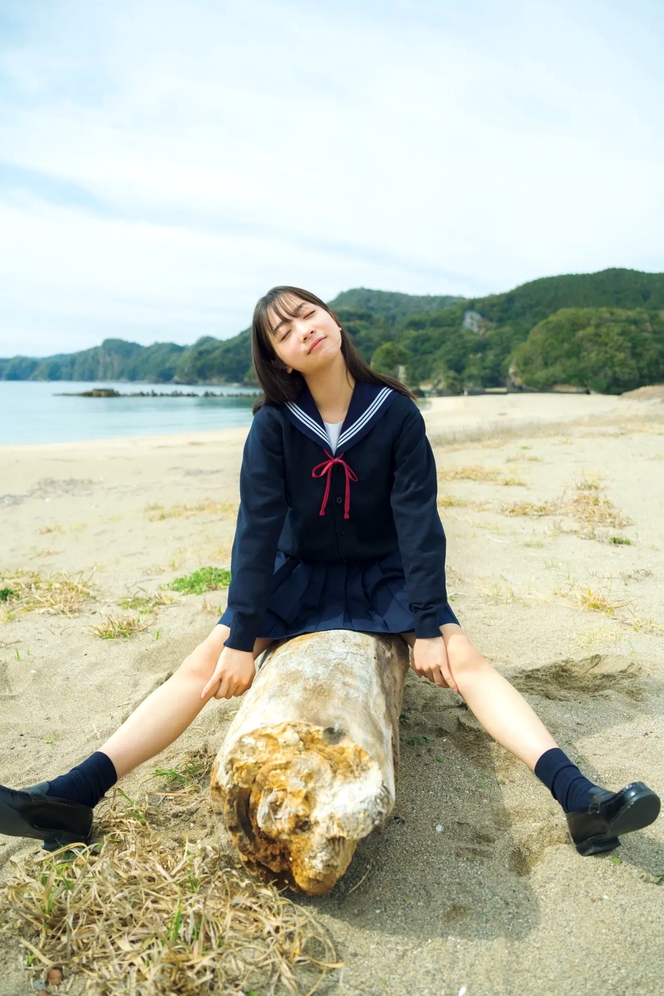 今森茉耶 - Love Begins 恋がはじまる 海边沙滩比基尼与清纯私房写真