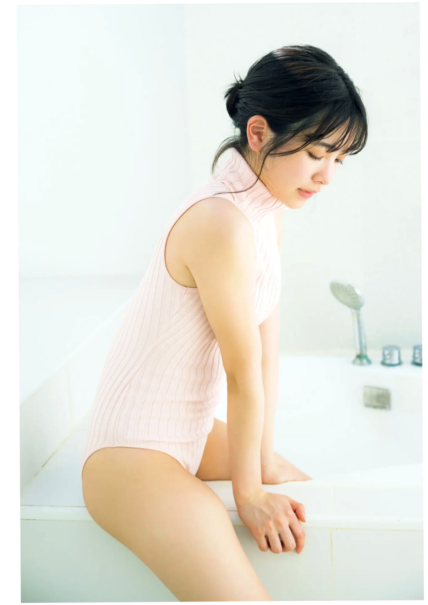 今森茉耶 - Love Begins 恋がはじまる 海边沙滩比基尼与清纯私房写真