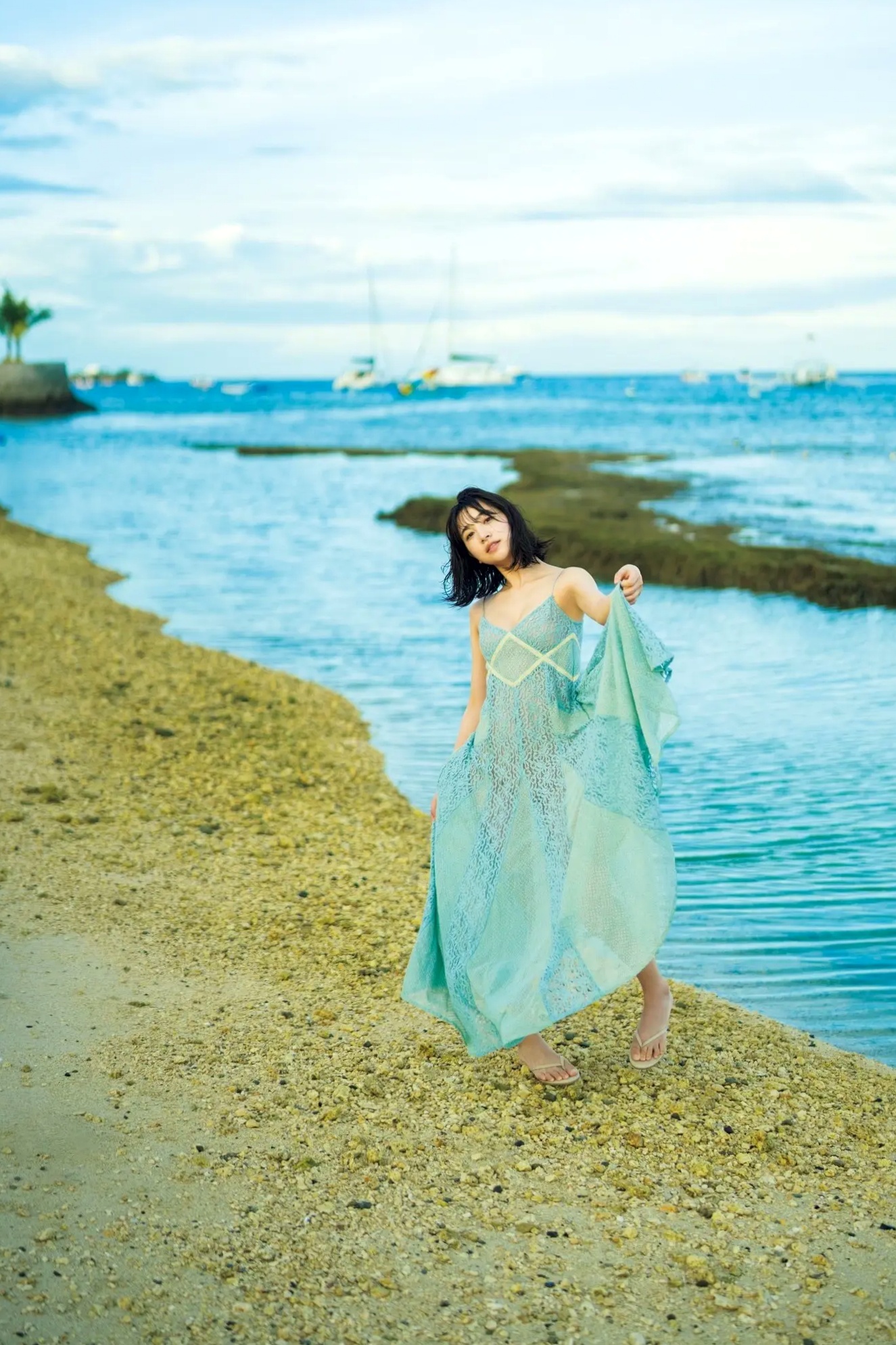 今森茉耶 - Love Begins 恋がはじまる 海边沙滩比基尼与清纯私房写真