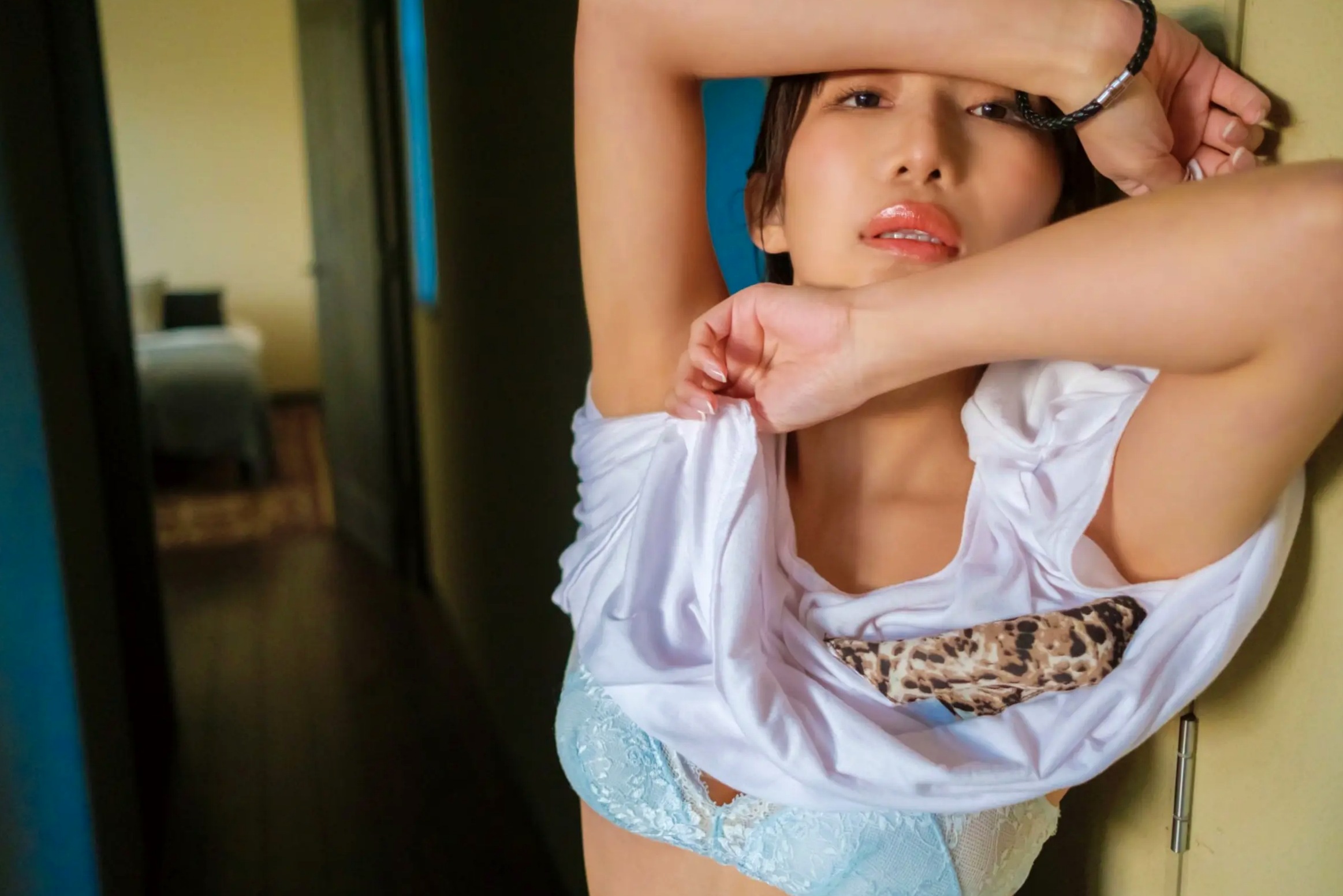 琴井ありさ - 琴井に恋と 真紅と夜明けの 日本性感女神清纯性感私房内衣写真