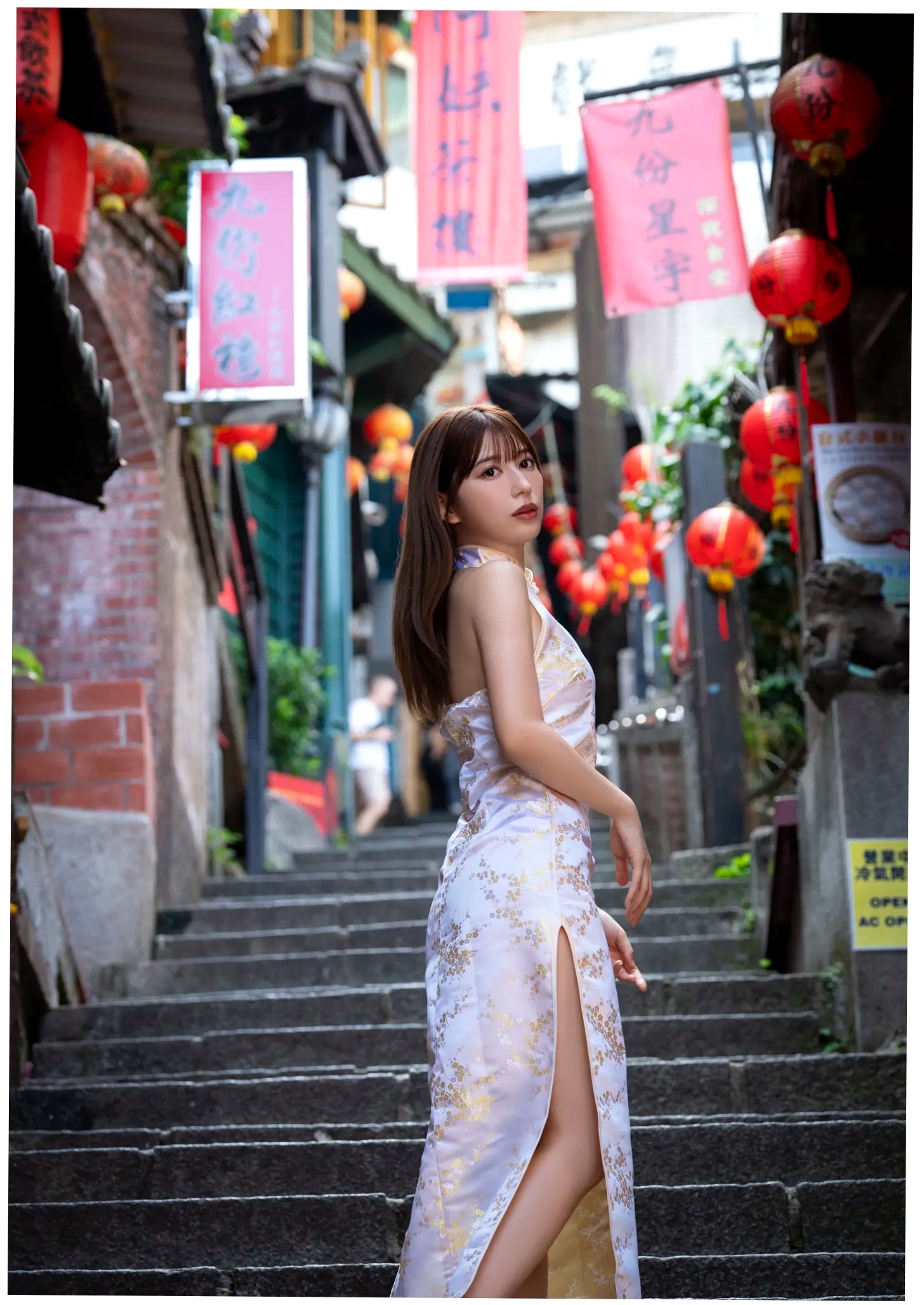 雪平莉左 台湾九份复古旗袍与性感比基尼写真