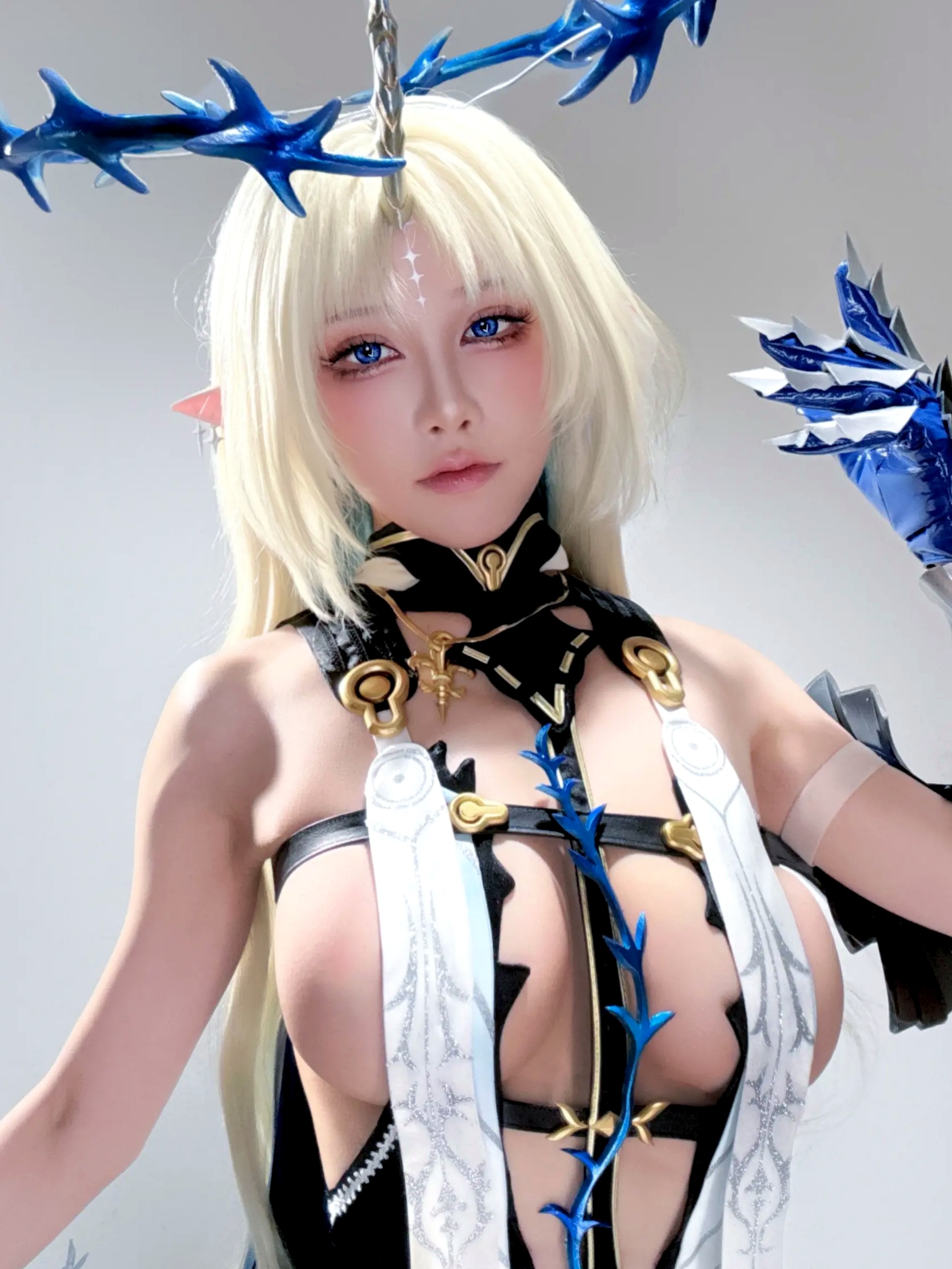 水淼aqua - 芙露德莉斯 Fleurdelys 二次元奇幻角色扮演性感冷艳自拍