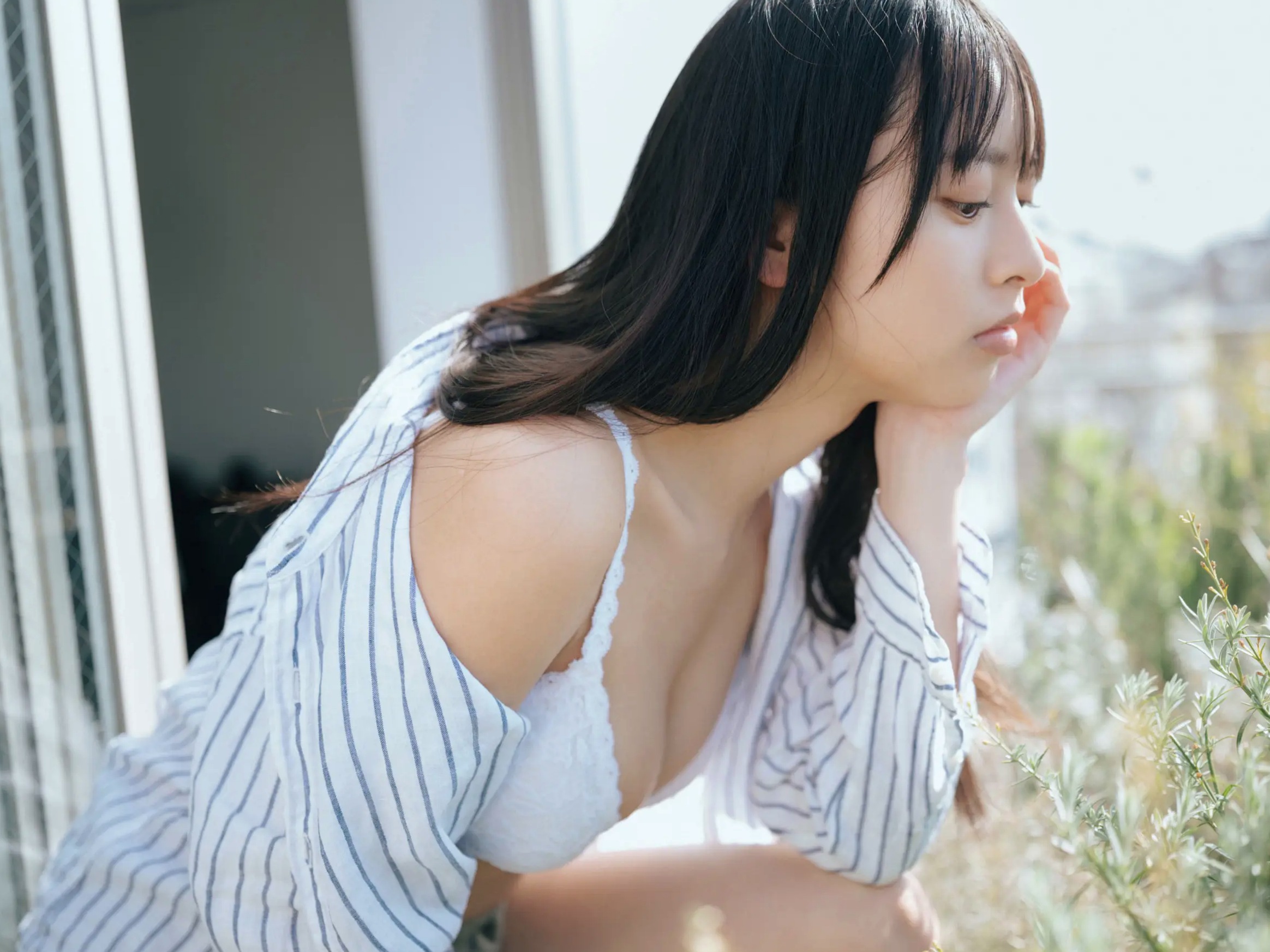 大槻りこ - 朝陽と... 阳光比基尼与室内泳装清新性感写真