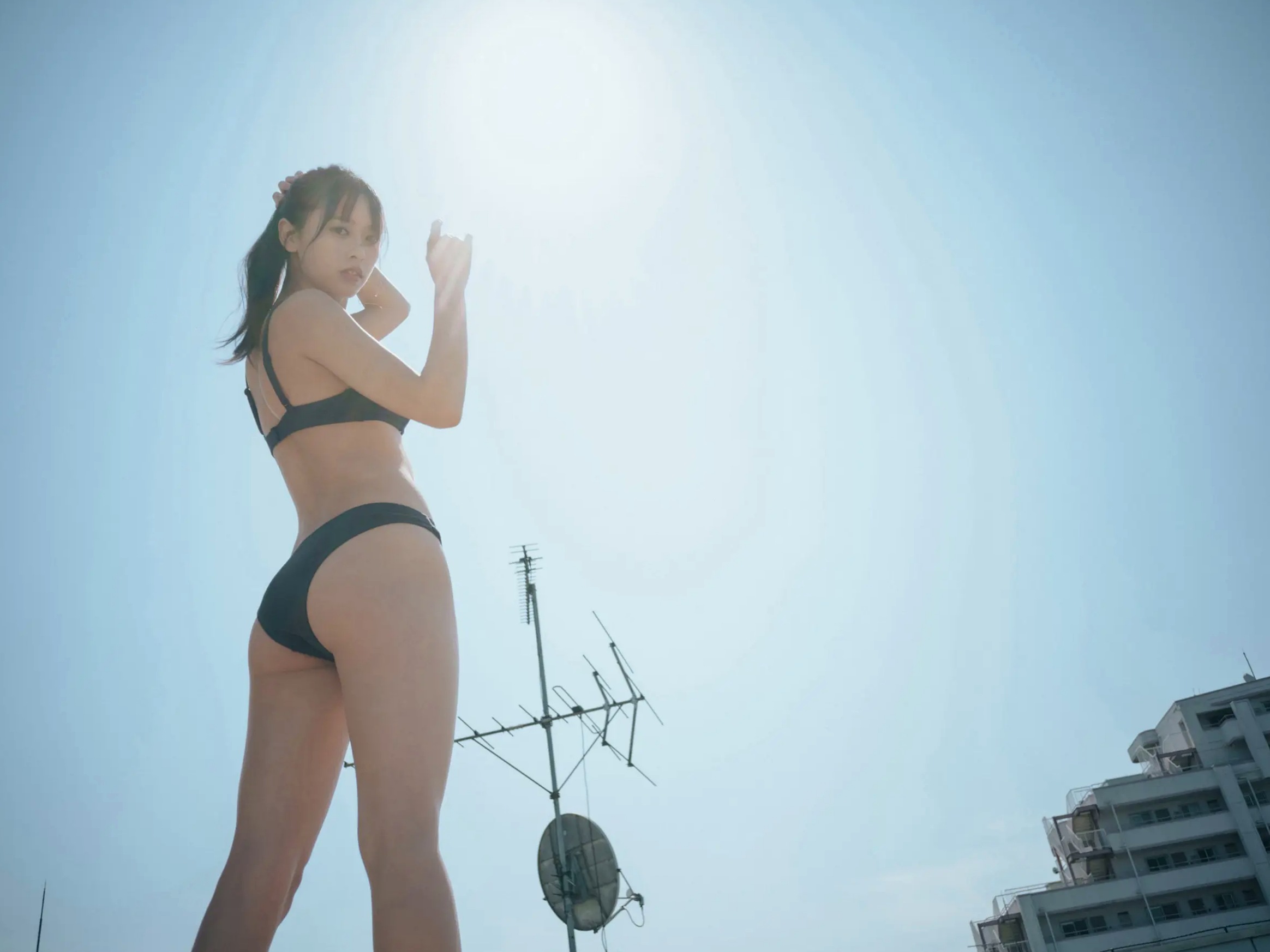大槻りこ - 朝陽と... 阳光比基尼与室内泳装清新性感写真
