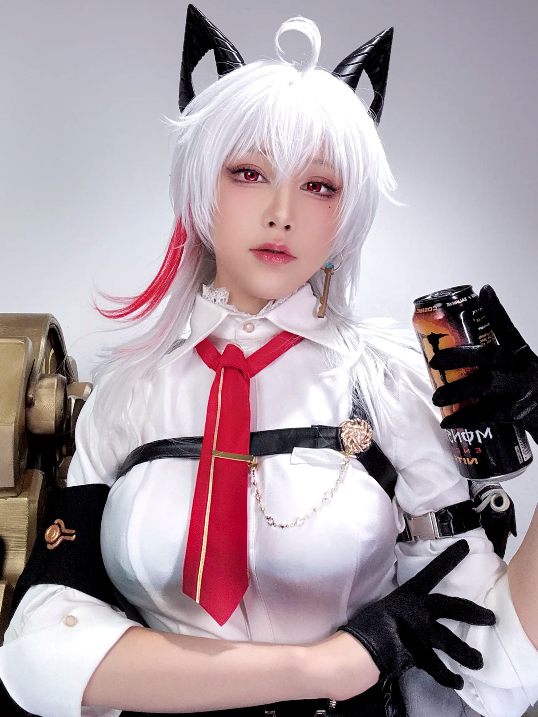 水淼aqua - 赞妮Cosplay黑丝性感魅惑美臀自拍写真