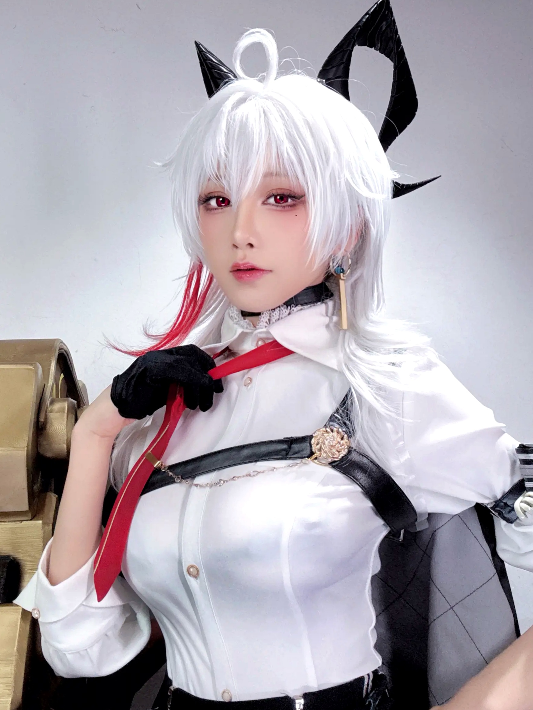 水淼aqua - 赞妮Cosplay黑丝性感魅惑美臀自拍写真