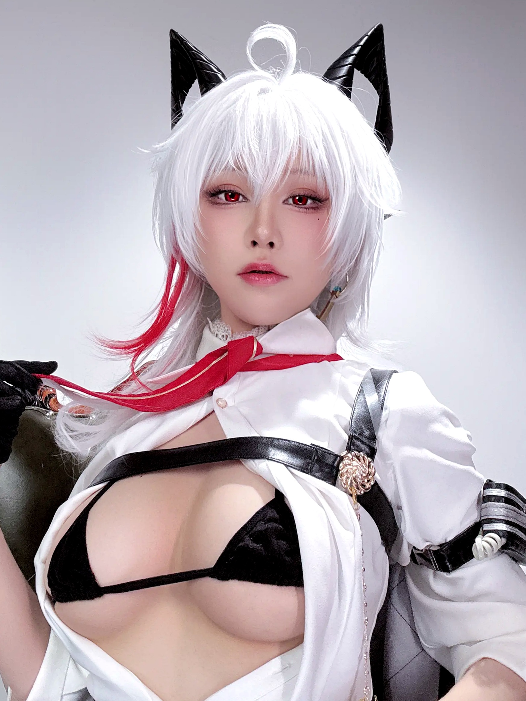 水淼aqua - 赞妮Cosplay黑丝性感魅惑美臀自拍写真