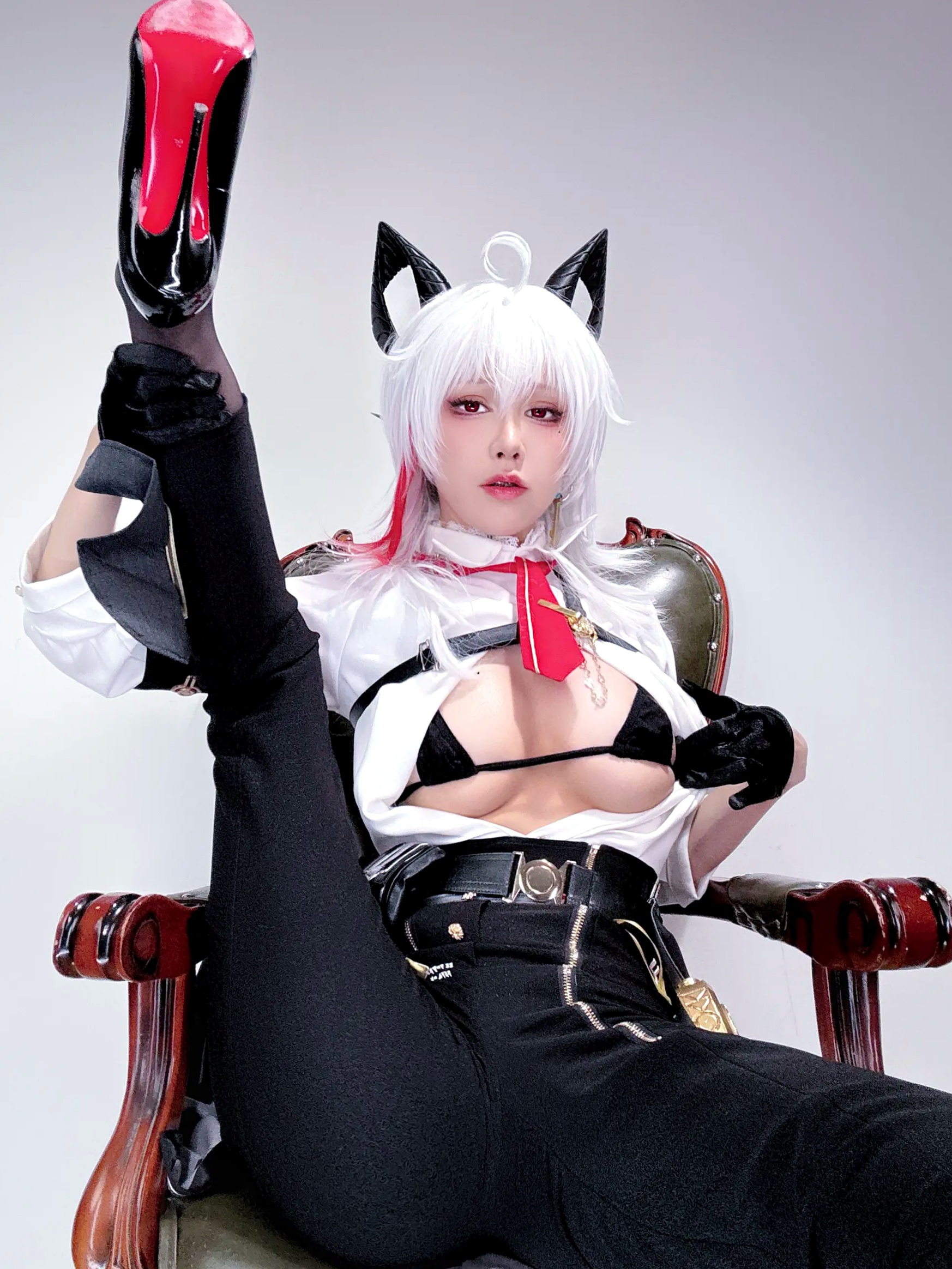水淼aqua - 赞妮Cosplay黑丝性感魅惑美臀自拍写真