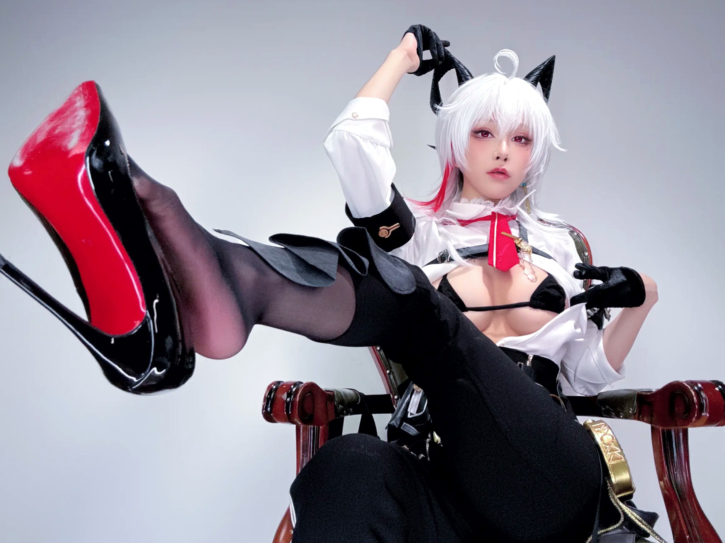 水淼aqua - 赞妮Cosplay黑丝性感魅惑美臀自拍写真