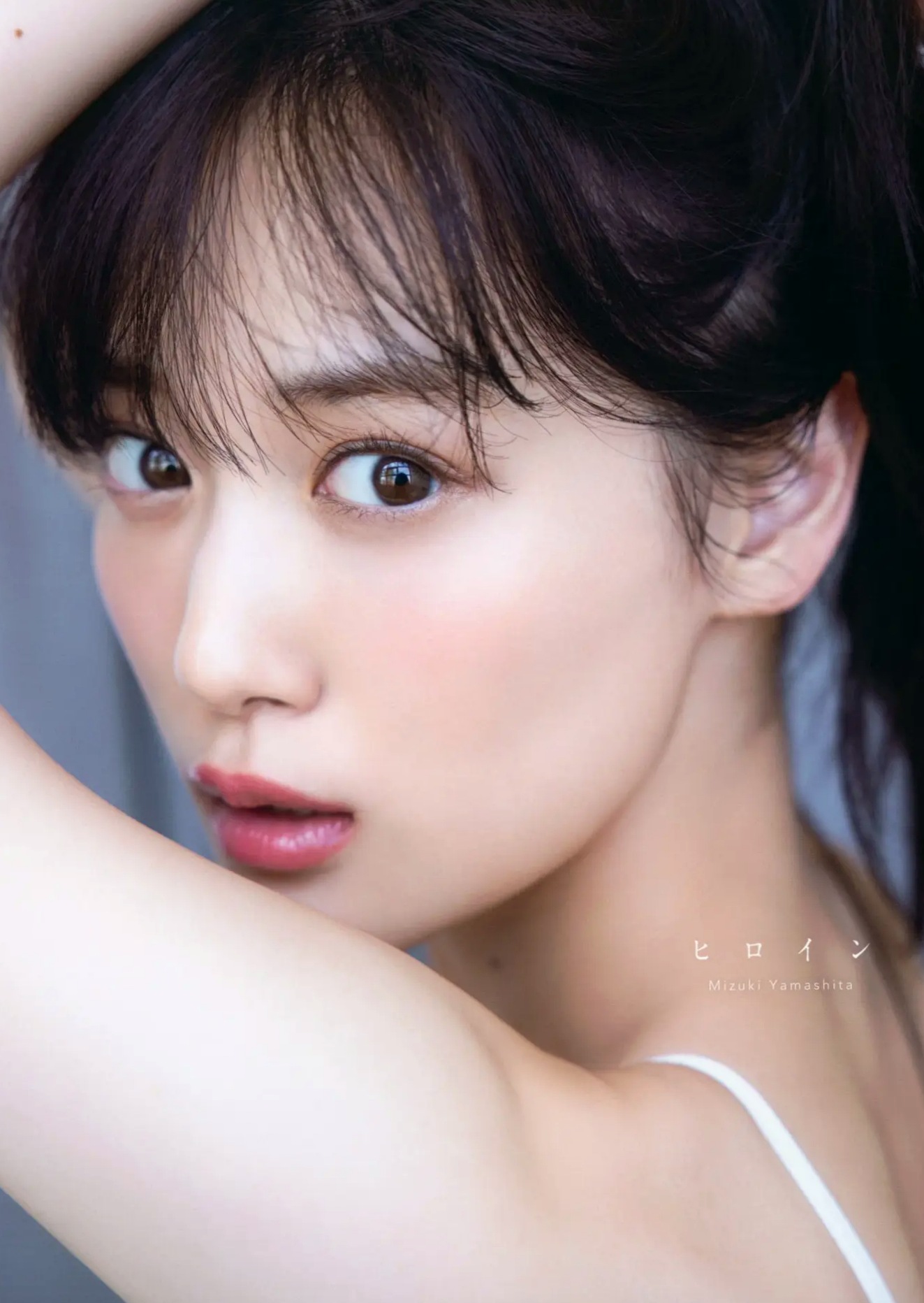 《山下美月 - ヒロイン》海边黑色比基尼与浴室甜美写真