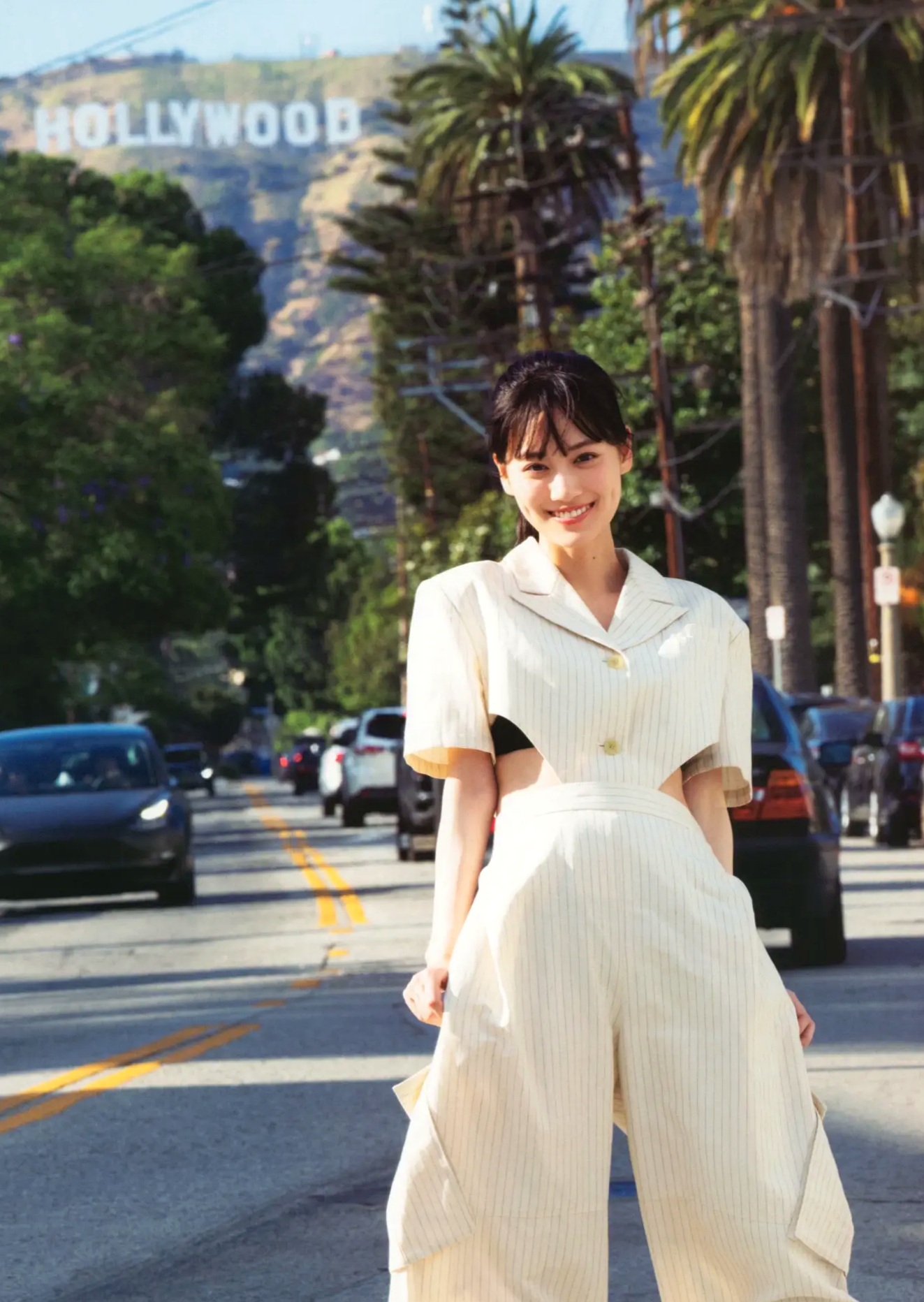 《山下美月 - ヒロイン》海边黑色比基尼与浴室甜美写真