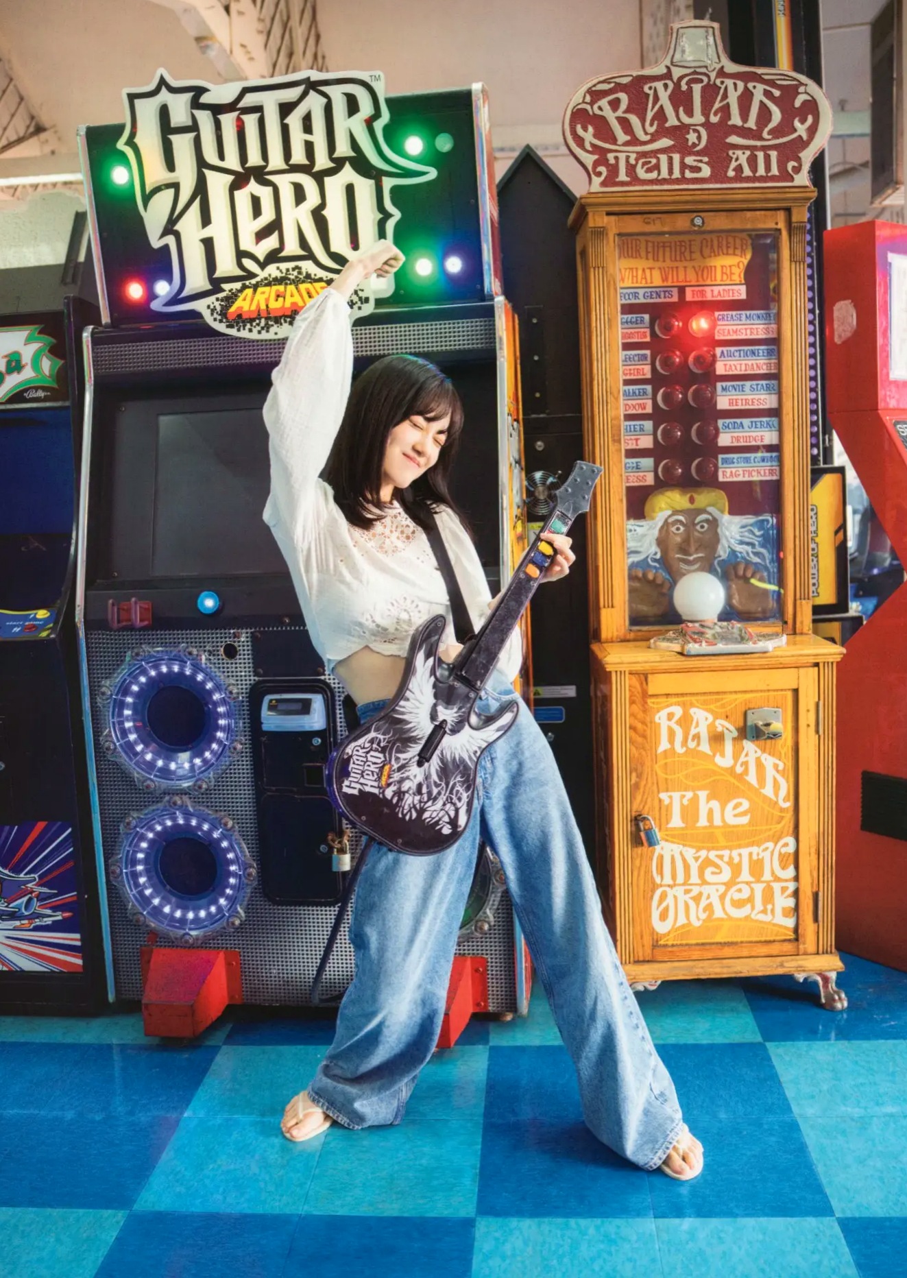 《山下美月 - ヒロイン》海边黑色比基尼与浴室甜美写真